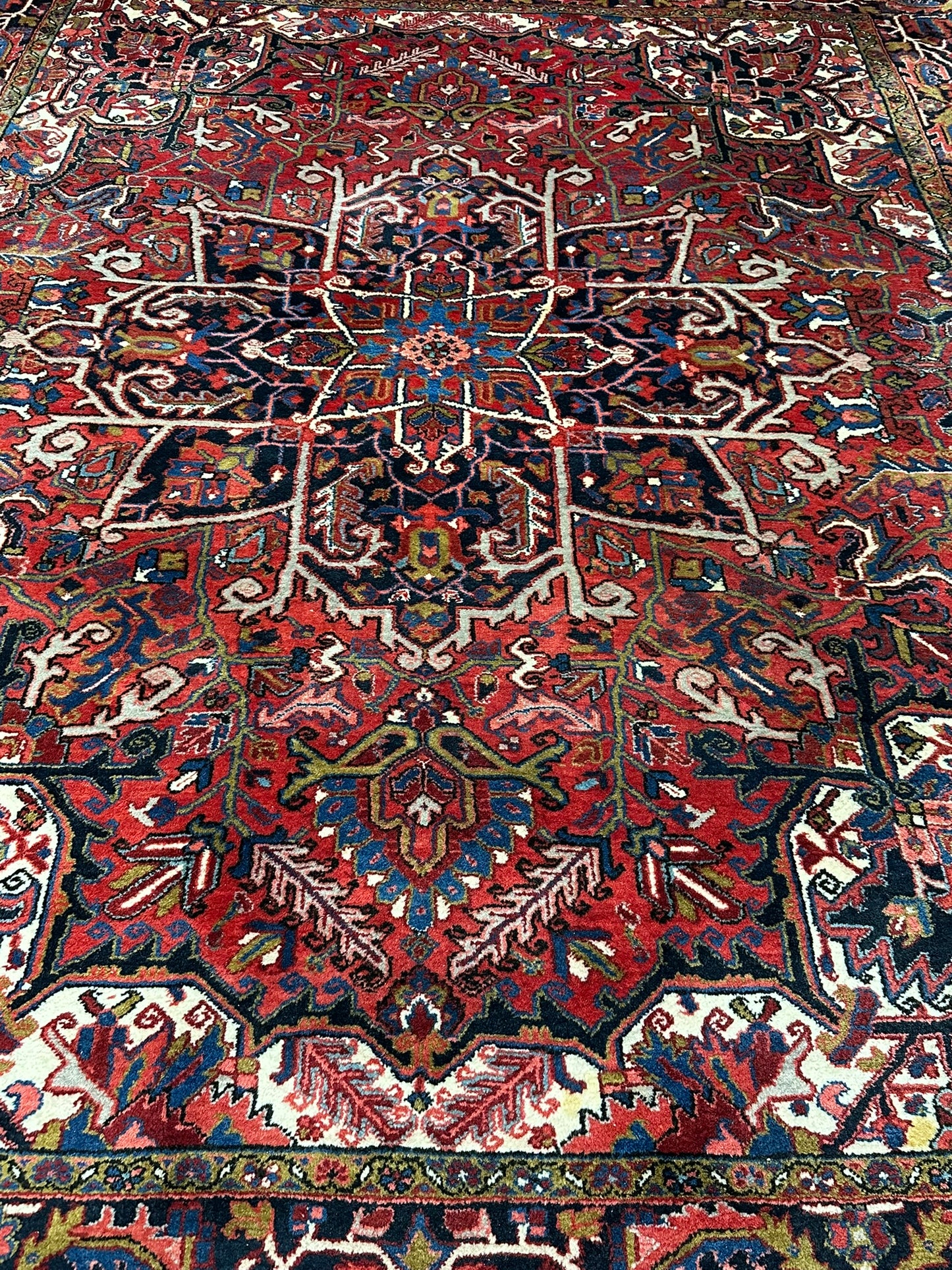Antik Orientteppich handgeknüpft Heriz Naturfarben  325x256 cm