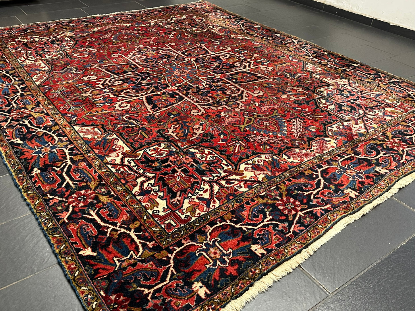 Antik Orientteppich handgeknüpft Heriz Naturfarben  325x256 cm