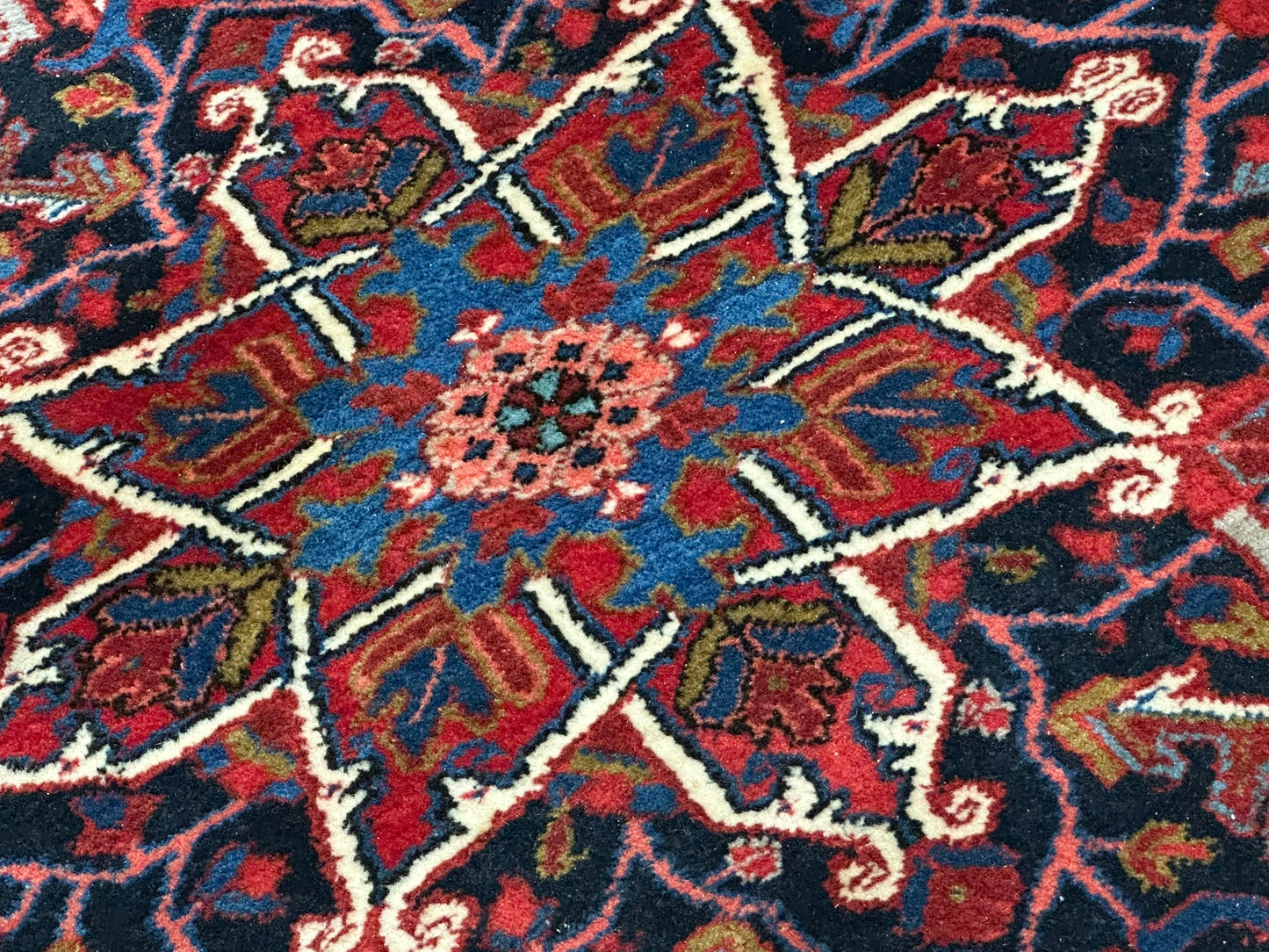 Antik Orientteppich handgeknüpft Heriz Naturfarben  325x256 cm