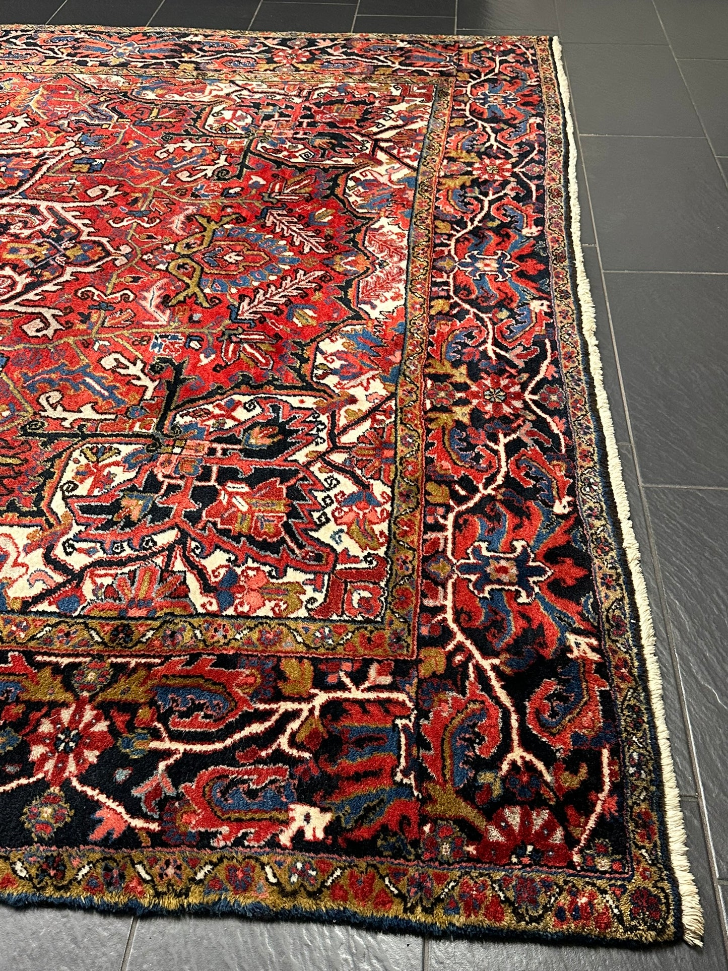 Antik Orientteppich handgeknüpft Heriz Naturfarben  325x256 cm