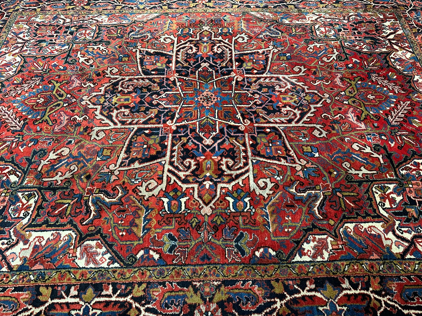 Antik Orientteppich handgeknüpft Heriz Naturfarben  325x256 cm