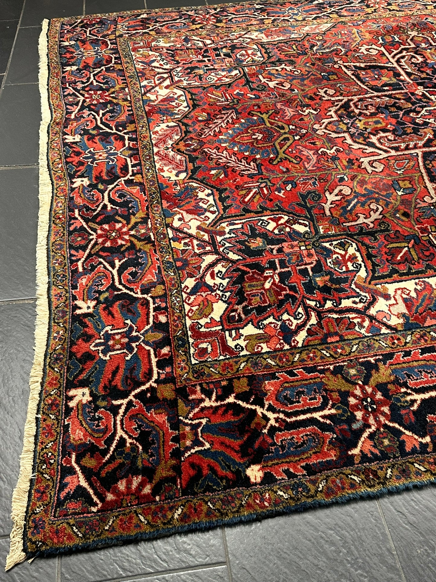 Antik Orientteppich handgeknüpft Heriz Naturfarben  325x256 cm