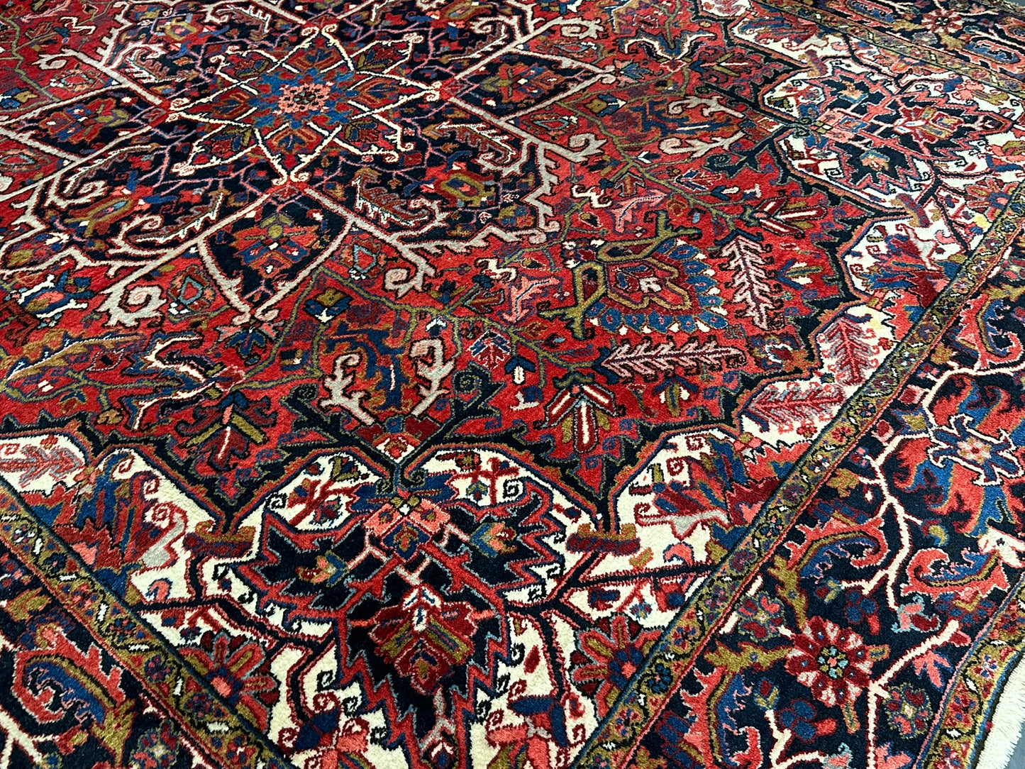 Antik Orientteppich handgeknüpft Heriz Naturfarben  325x256 cm