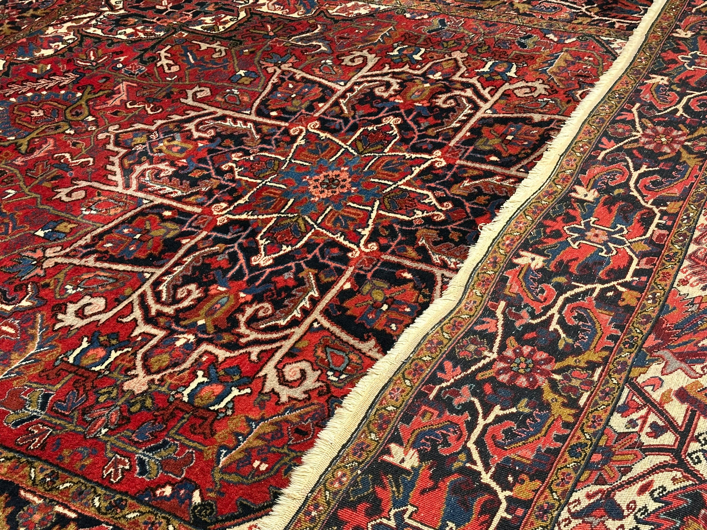 Antik Orientteppich handgeknüpft Heriz Naturfarben  325x256 cm