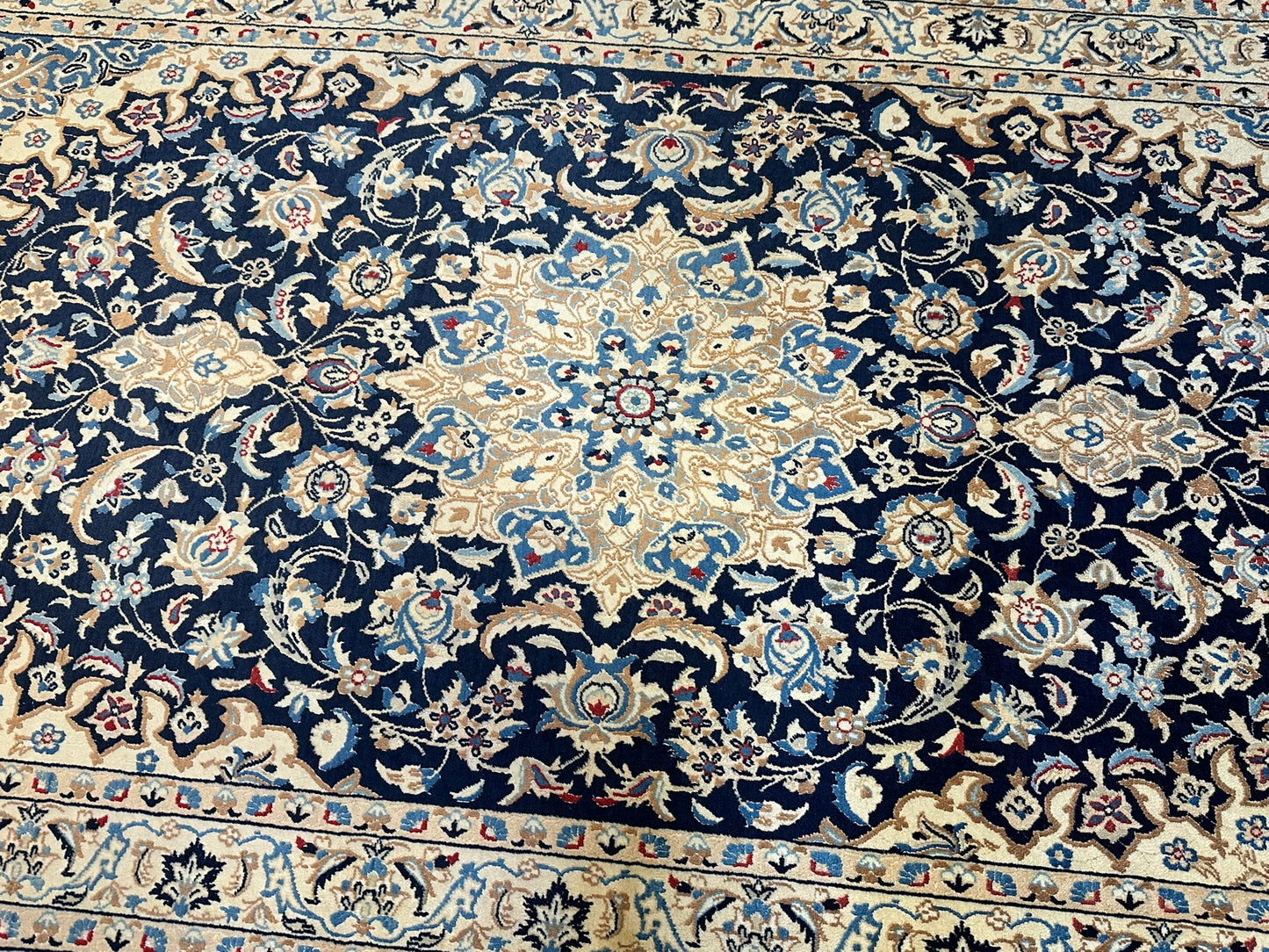 Handgeknüpfter Perser Teppich Nain 210x120 cm – Medaillon Seide