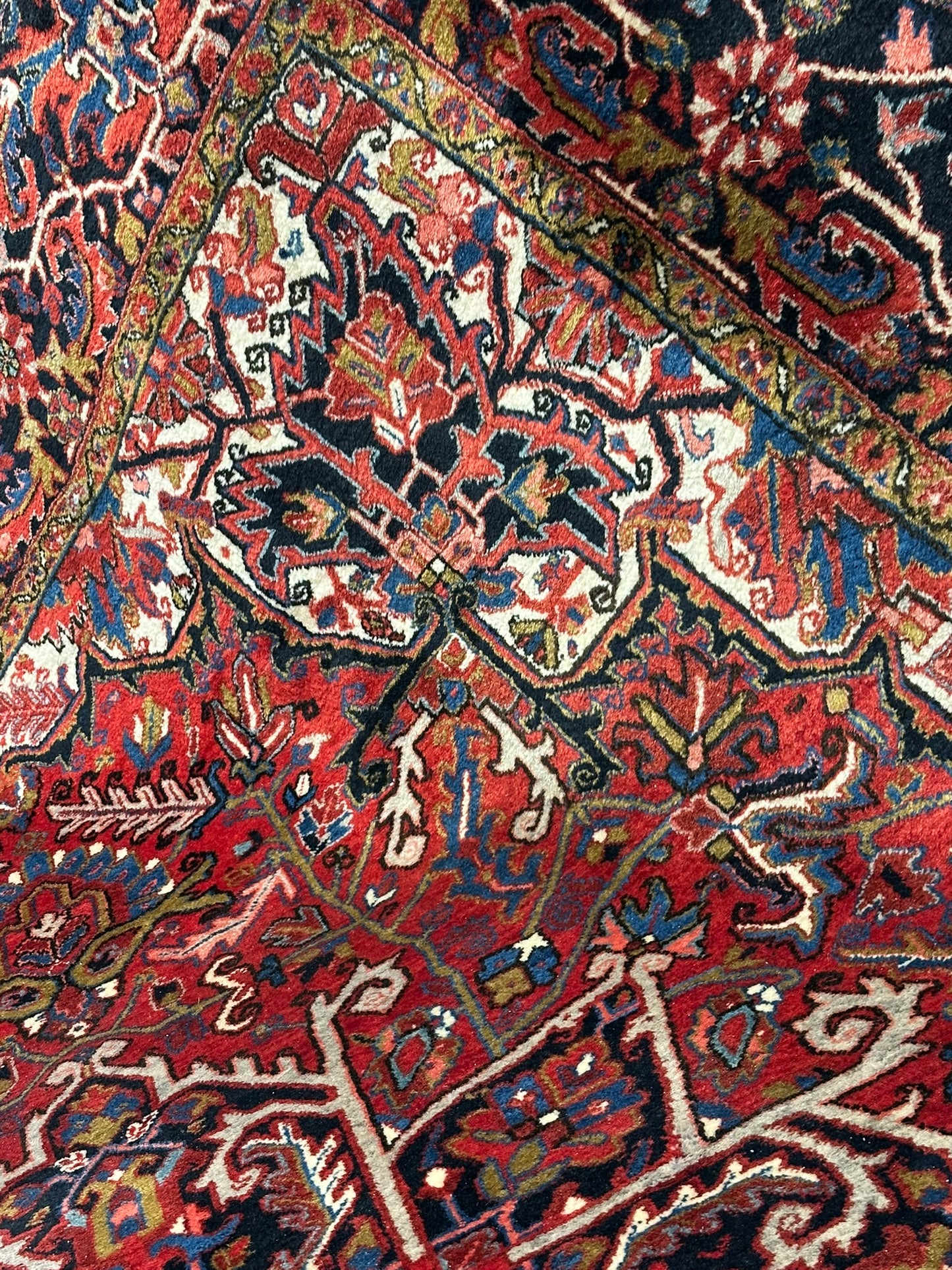 Antik Orientteppich handgeknüpft Heriz Naturfarben  325x256 cm