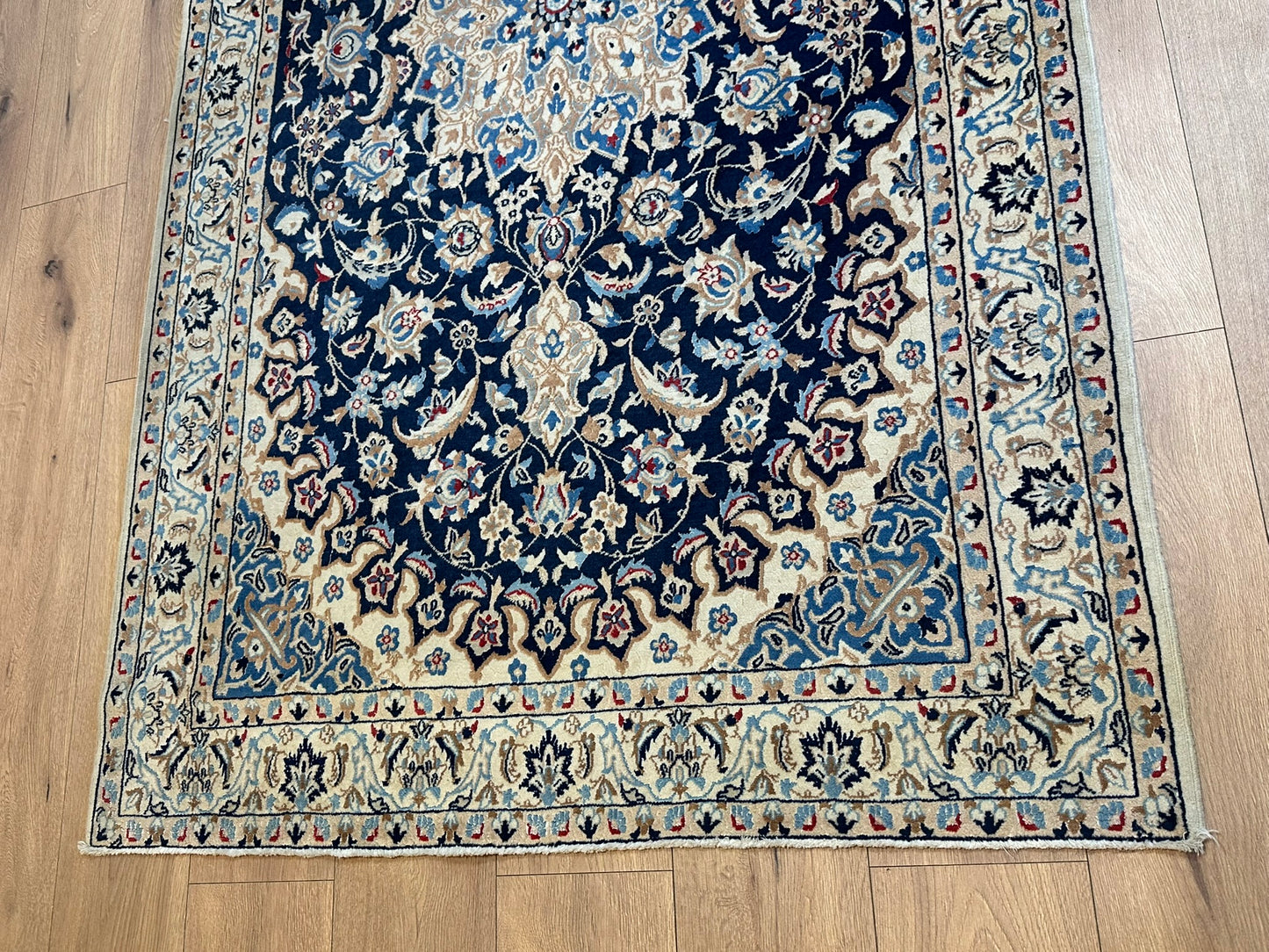 Handgeknüpfter Perser Teppich Nain 210x120 cm – Medaillon Seide