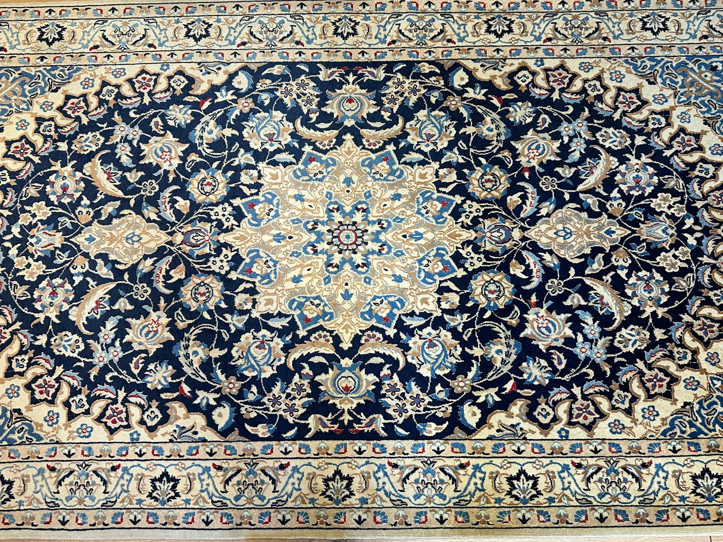 Handgeknüpfter Perser Teppich Nain 210x120 cm – Medaillon Seide