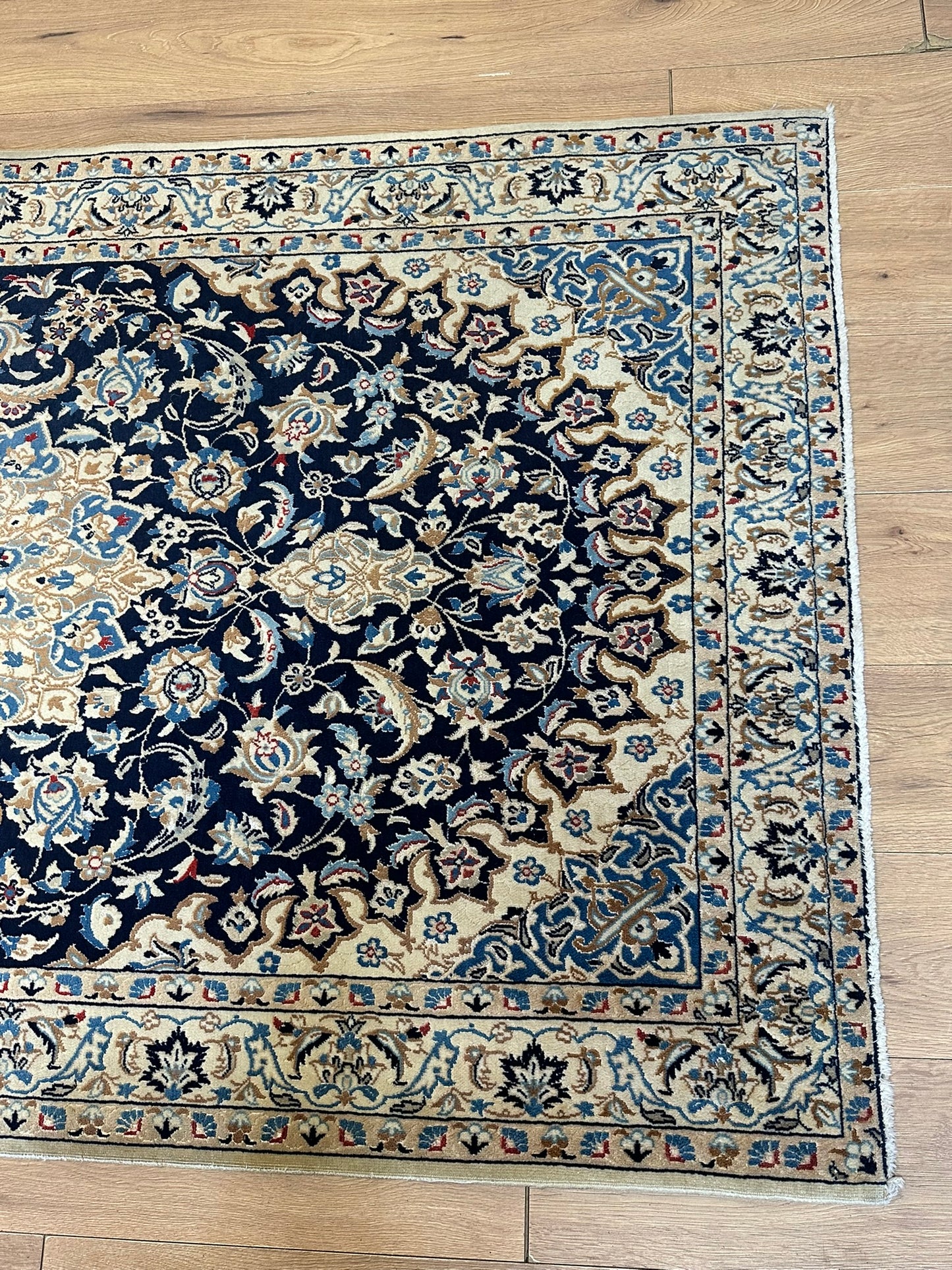 Handgeknüpfter Perser Teppich Nain 210x120 cm – Medaillon Seide