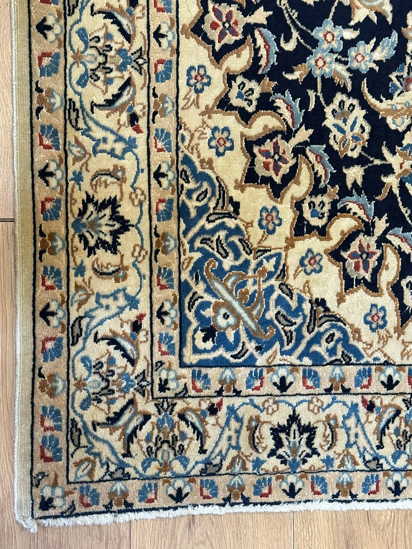 Handgeknüpfter Perser Teppich Nain 210x120 cm – Medaillon Seide