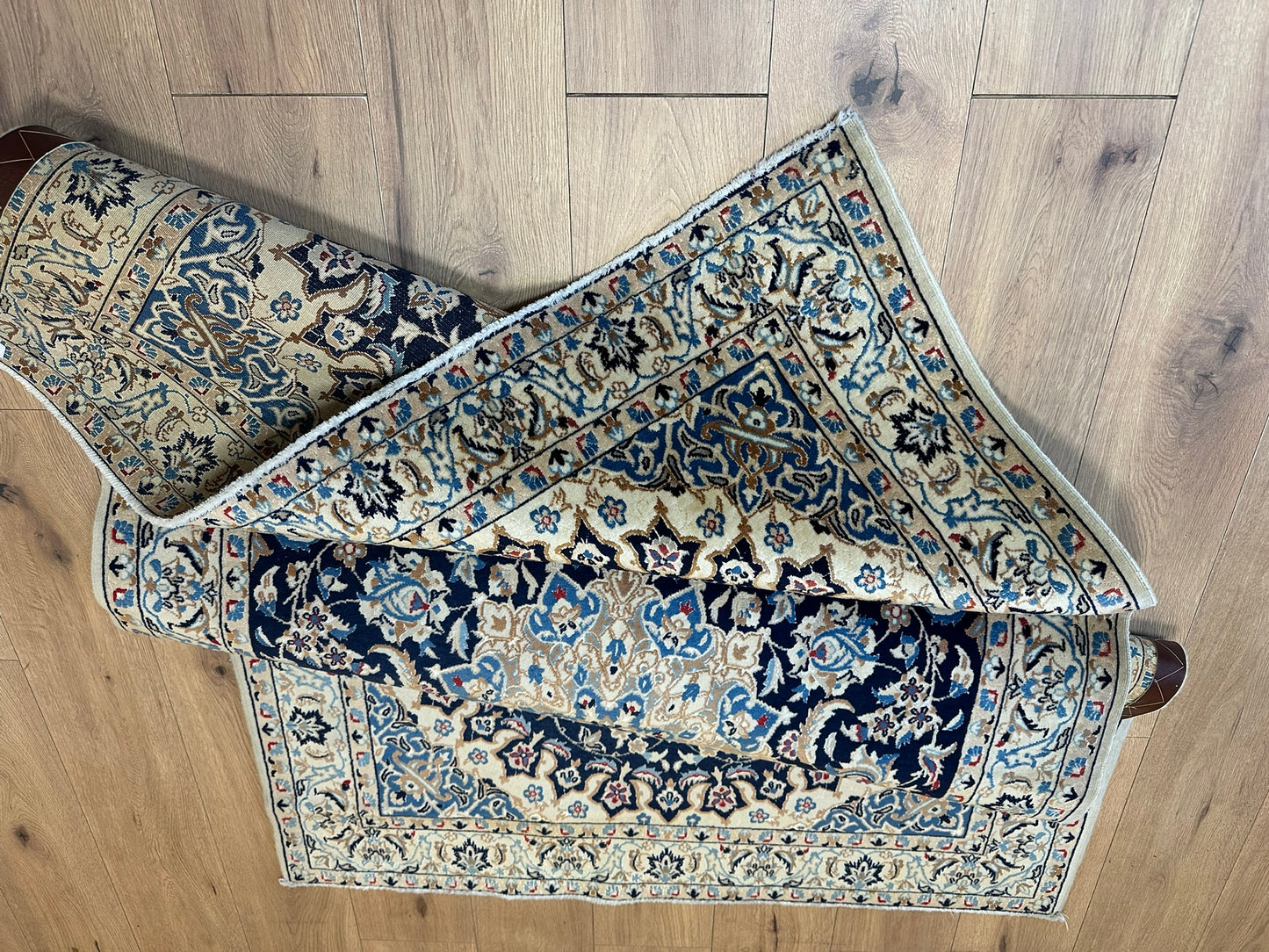 Handgeknüpfter Perser Teppich Nain 210x120 cm – Medaillon Seide