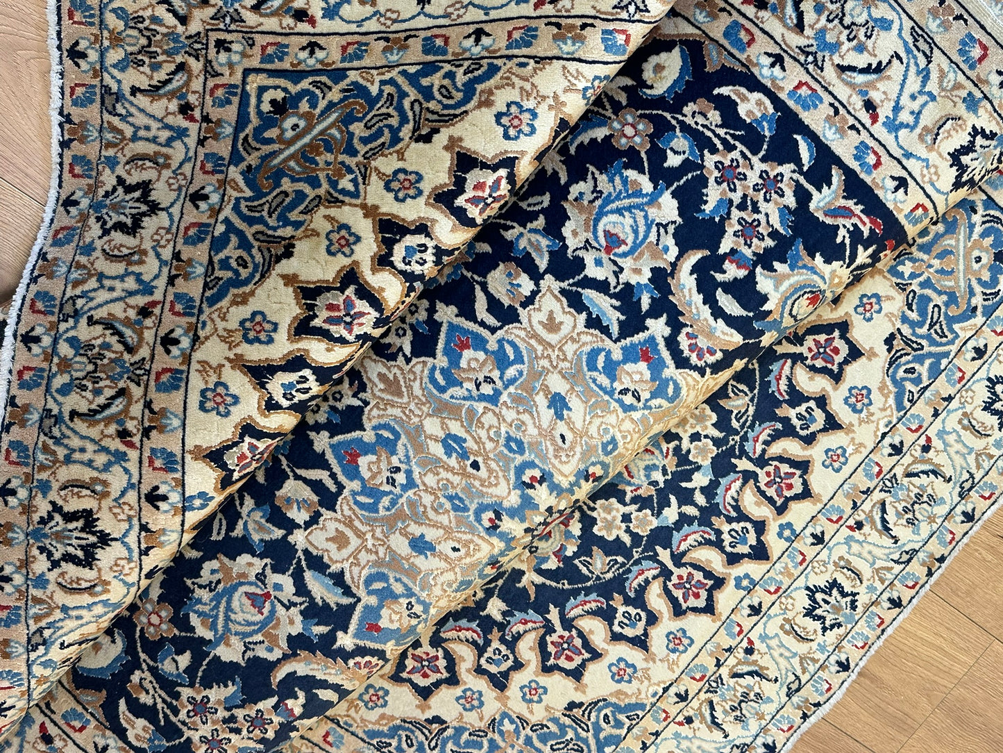 Handgeknüpfter Perser Teppich Nain 210x120 cm – Medaillon Seide