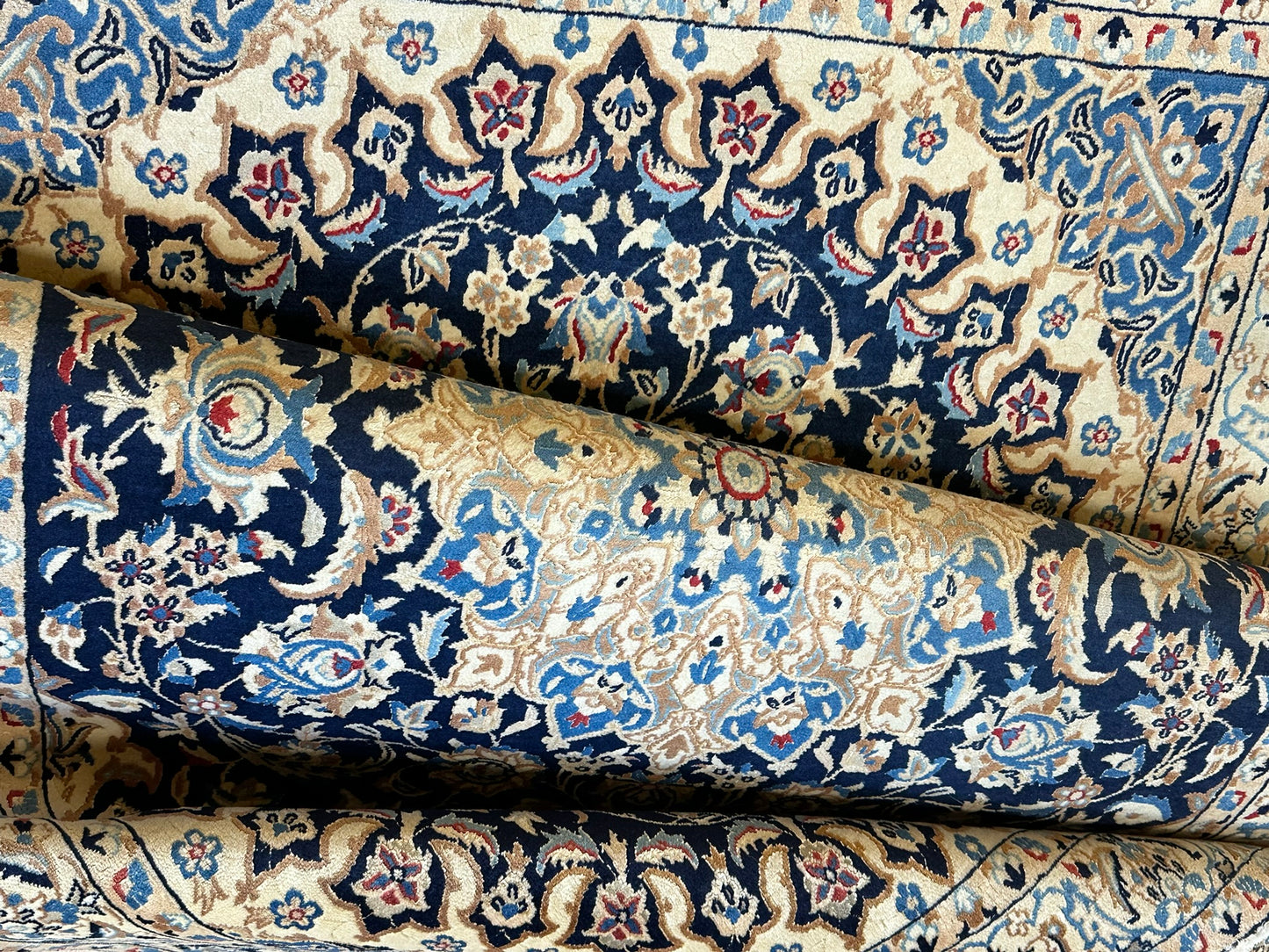Handgeknüpfter Perser Teppich Nain 210x120 cm – Medaillon Seide