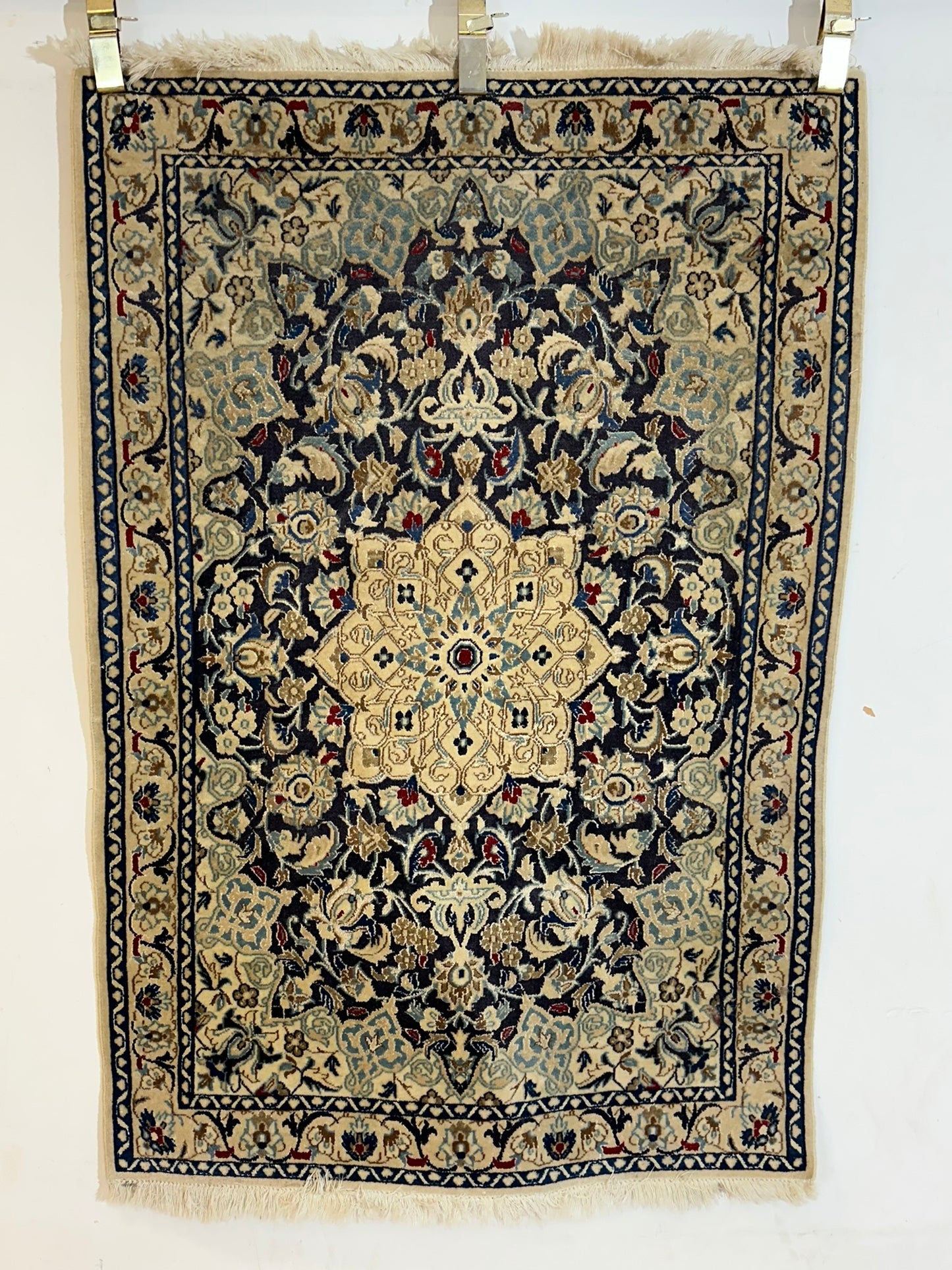 Orientteppich handgeknüpft Nain mit Seide 133x90 cm