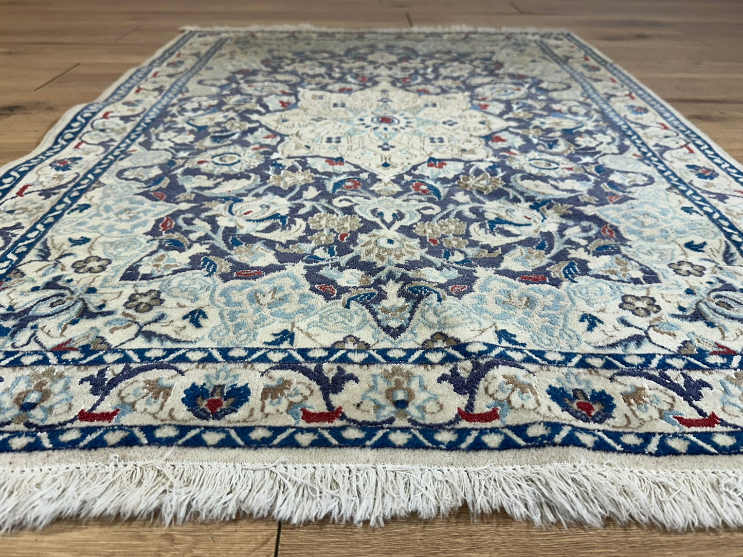 Orientteppich handgeknüpft Nain mit Seide 133x90 cm