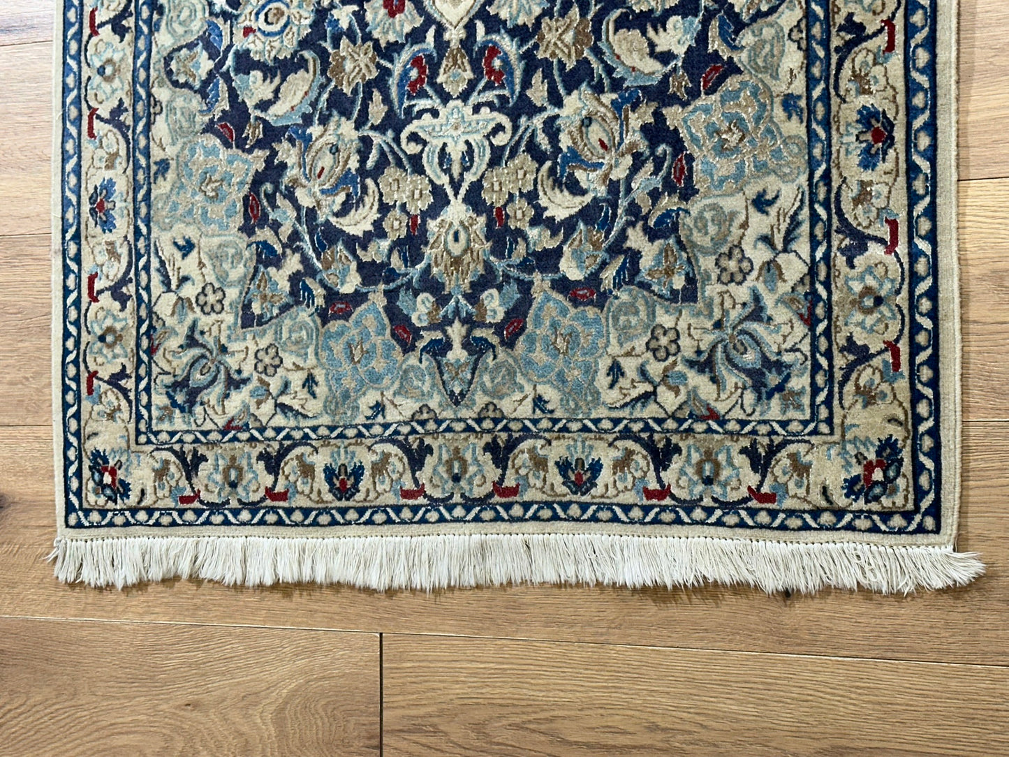 Orientteppich handgeknüpft Nain mit Seide 133x90 cm