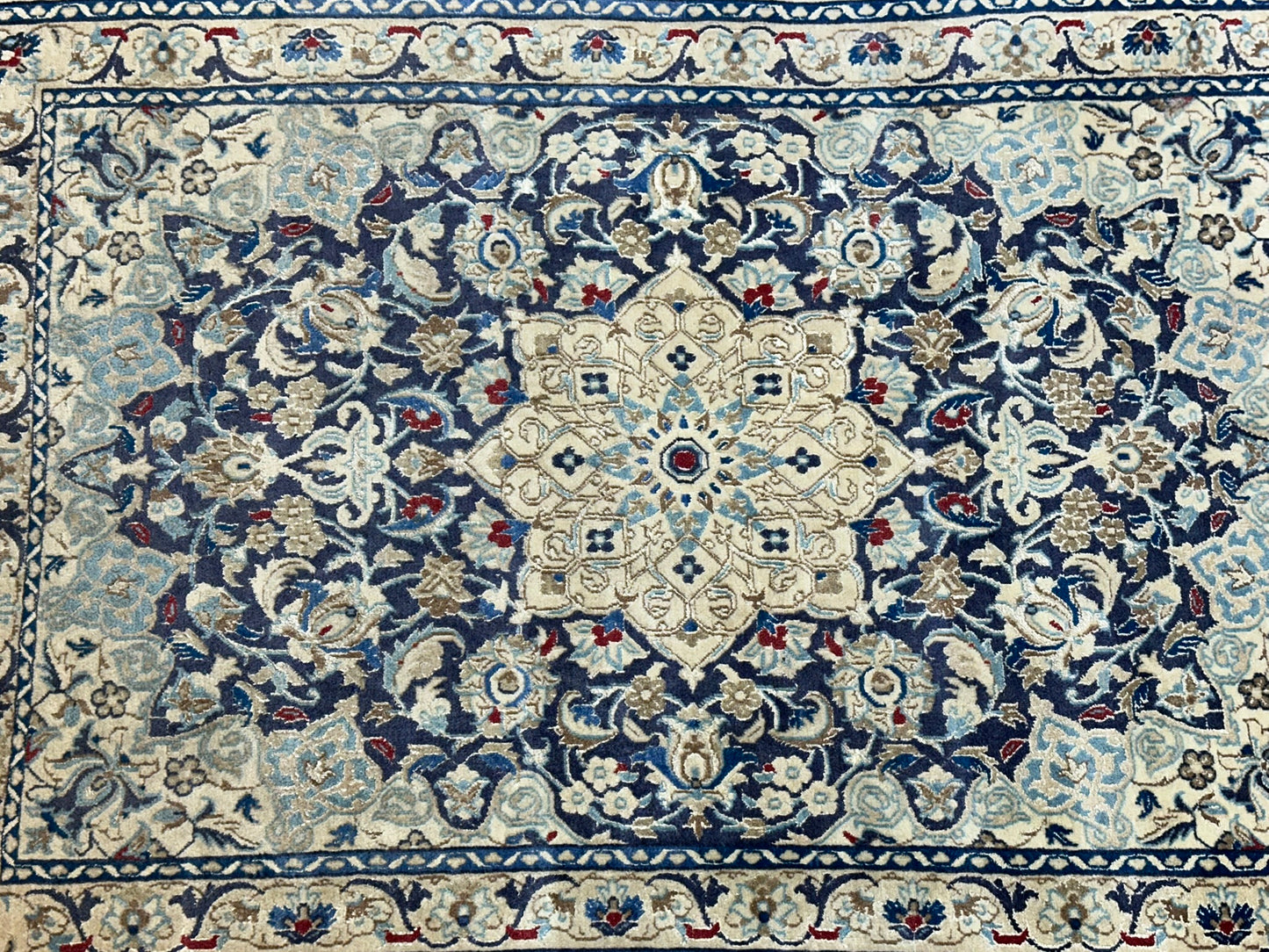 Orientteppich handgeknüpft Nain mit Seide 133x90 cm
