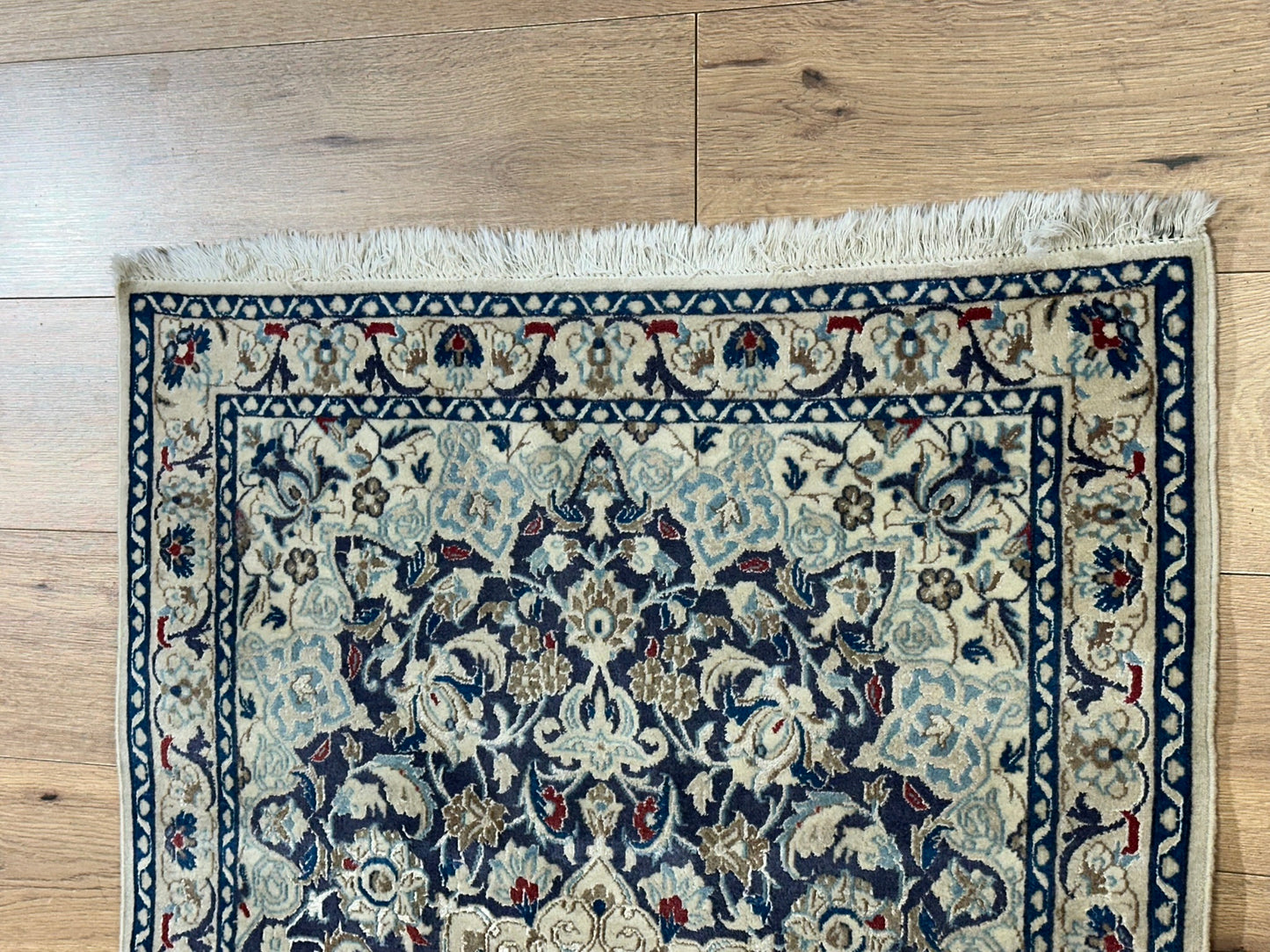 Orientteppich handgeknüpft Nain mit Seide 133x90 cm