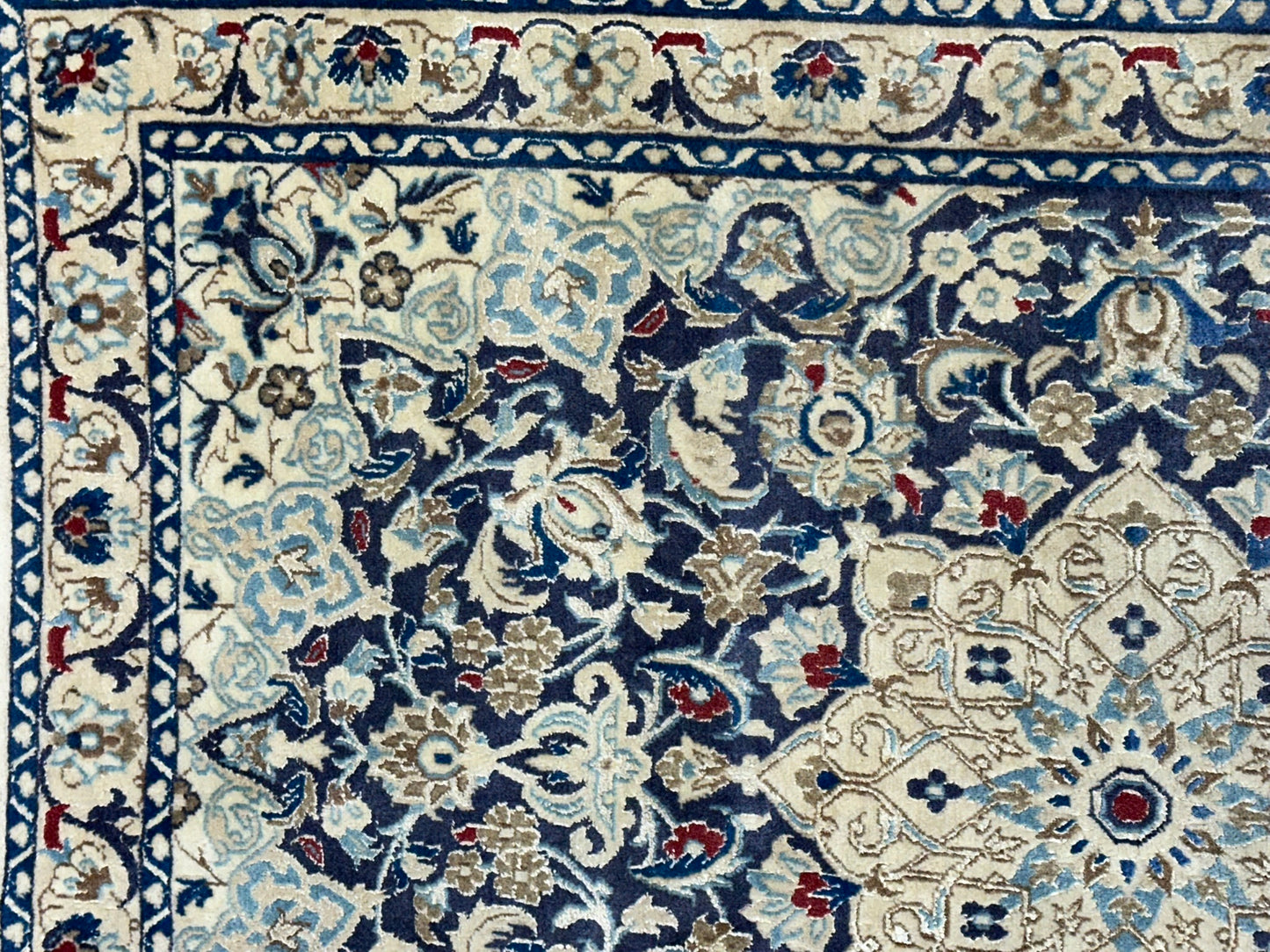 Orientteppich handgeknüpft Nain mit Seide 133x90 cm