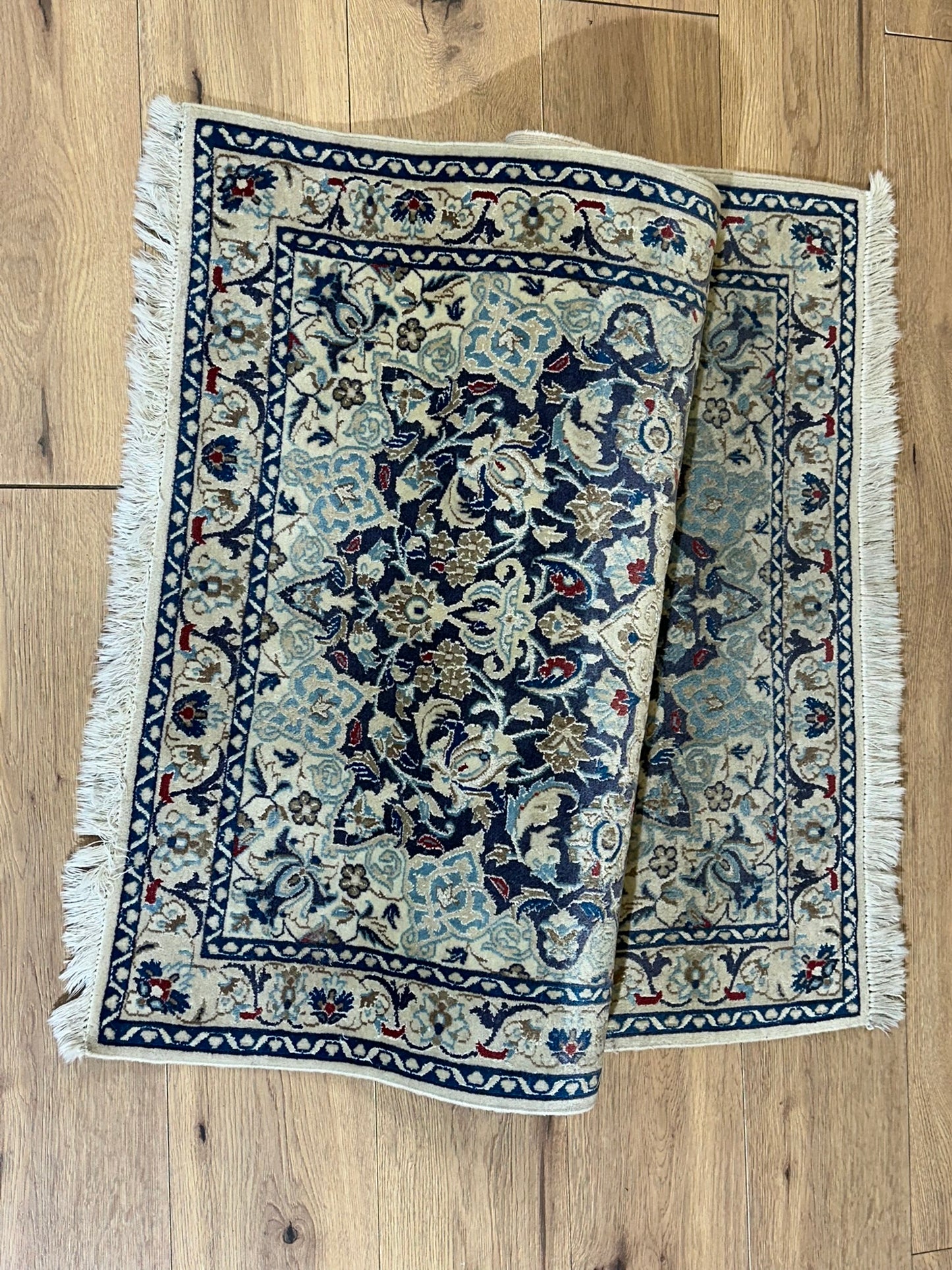 Orientteppich handgeknüpft Nain mit Seide 133x90 cm