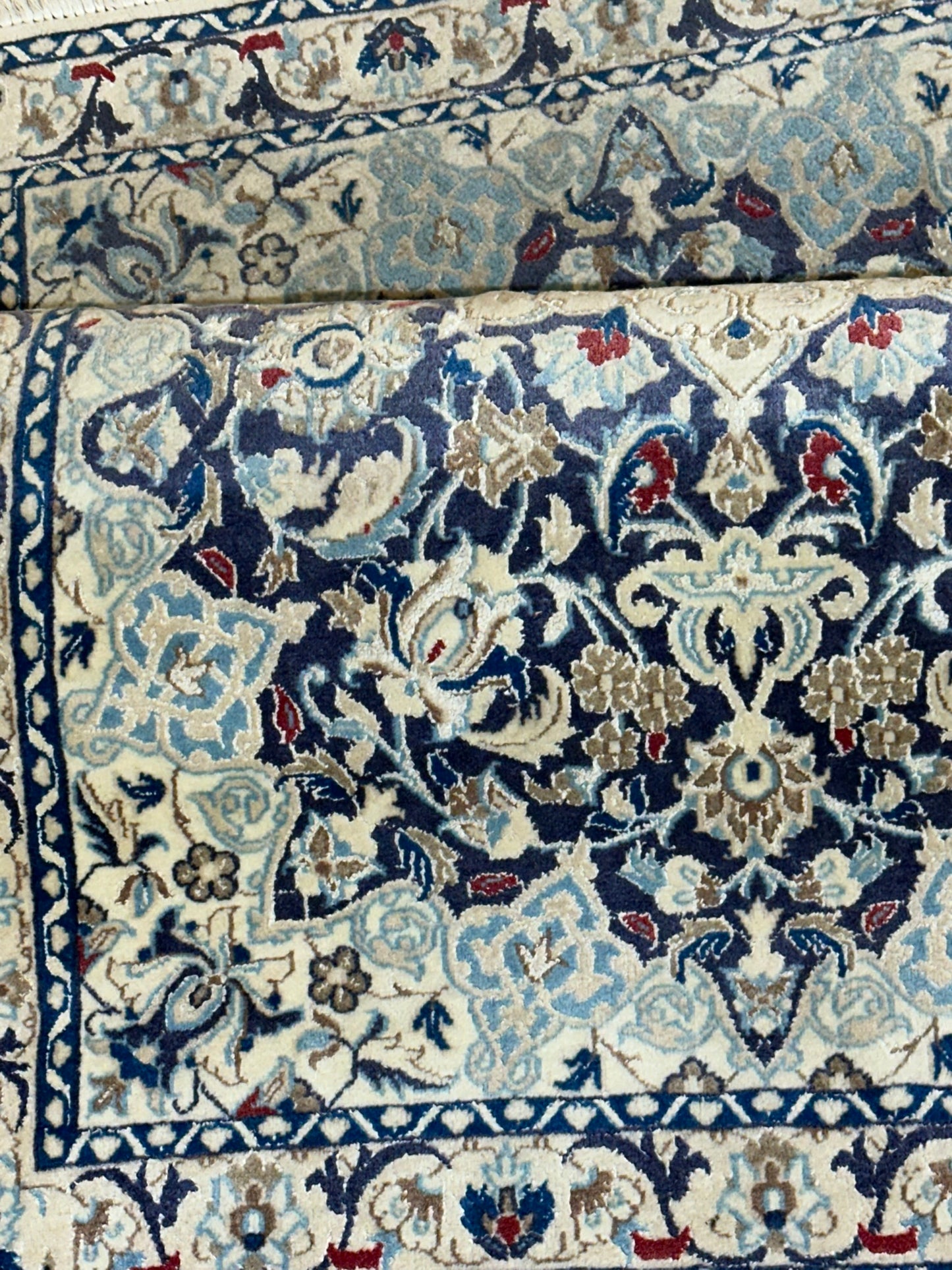 Orientteppich handgeknüpft Nain mit Seide 133x90 cm