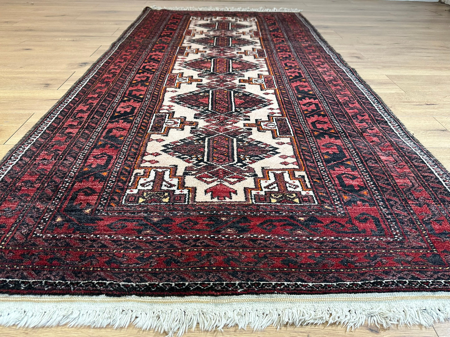 Orientteppich handgeknüpft Belutsch 236x114 cm