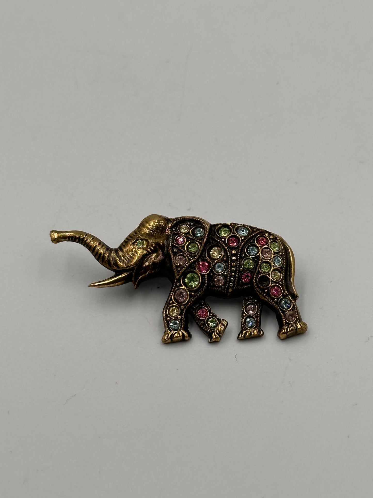 Exquisite Indischer Elefant Vergoldete Vintage-Brosche mit Zirkonia-Steinen