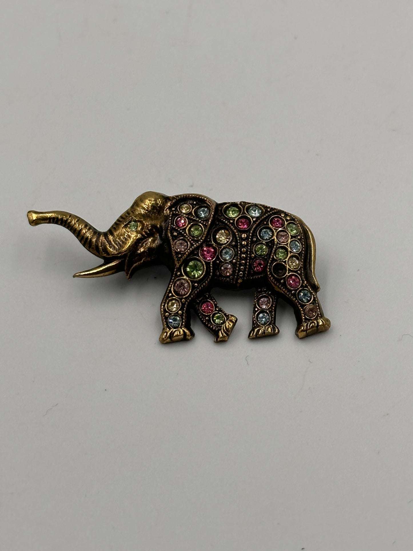 Exquisite Indischer Elefant Vergoldete Vintage-Brosche mit Zirkonia-Steinen