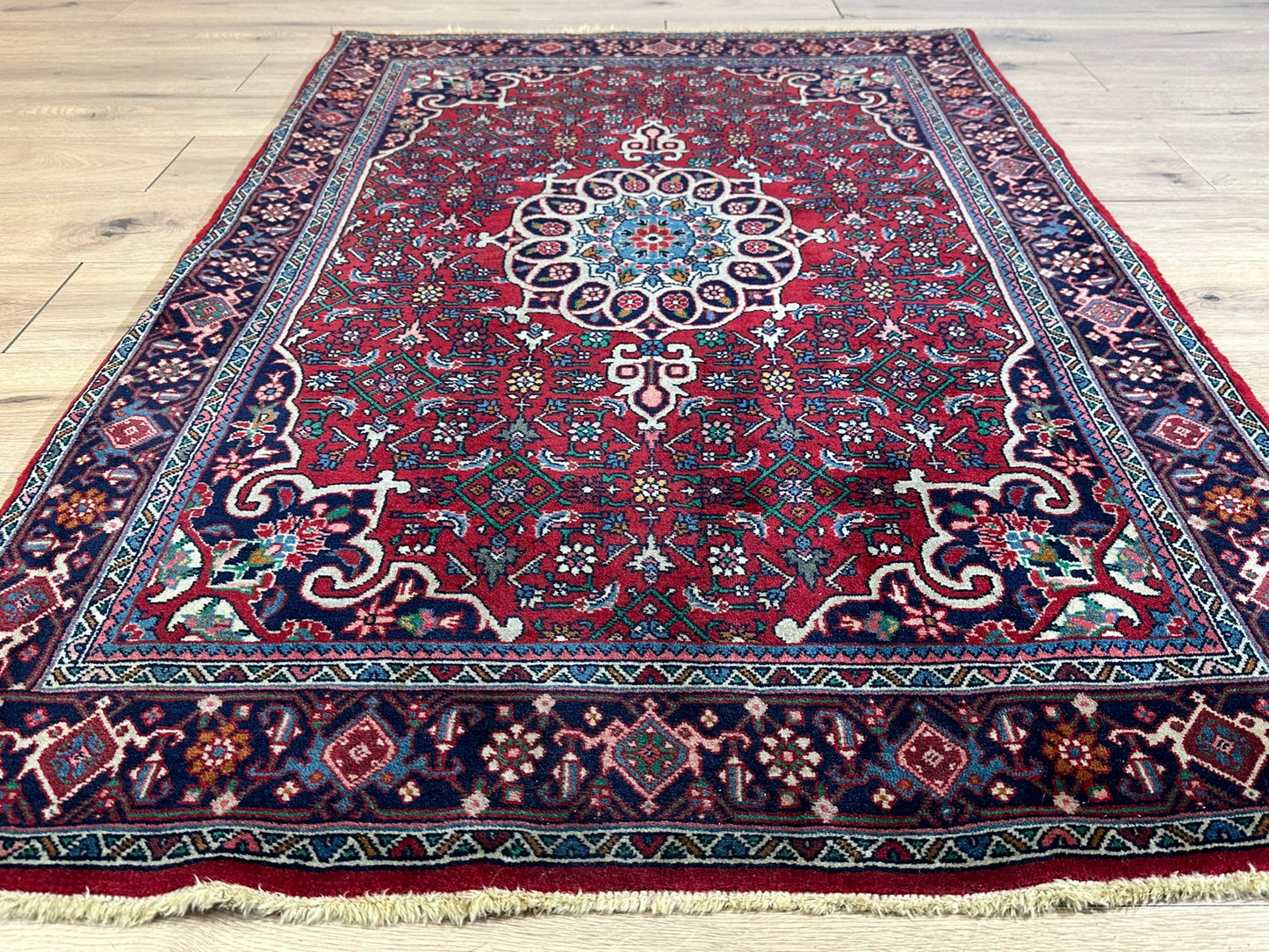 Orientteppich handgeknüpft Bidjar 164x102 cm