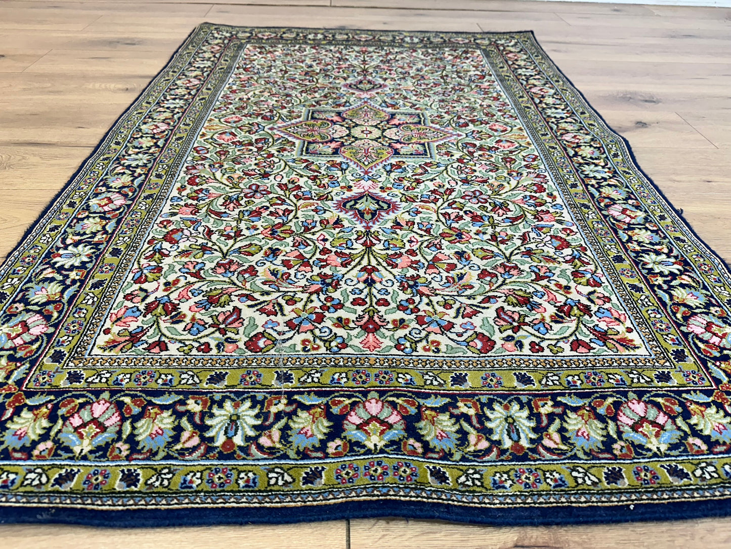Orientteppich handgeknüpft Ghom Korkwolle 160x105 cm