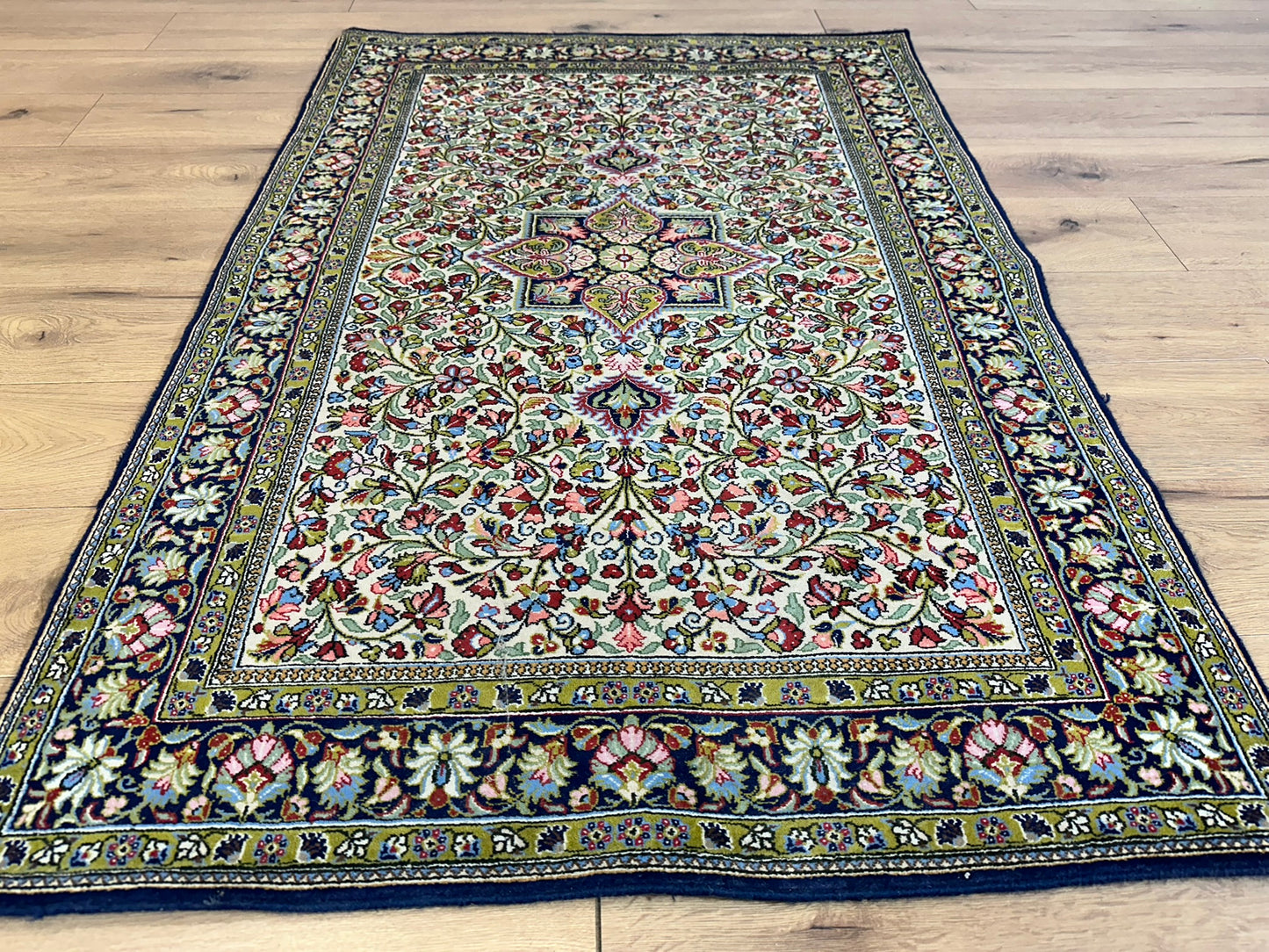 Orientteppich handgeknüpft Ghom Korkwolle 160x105 cm
