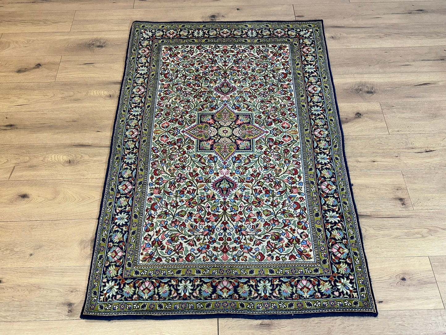 Orientteppich handgeknüpft Ghom Korkwolle 160x105 cm