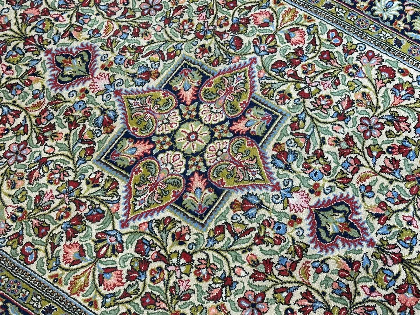 Orientteppich handgeknüpft Ghom Korkwolle 160x105 cm