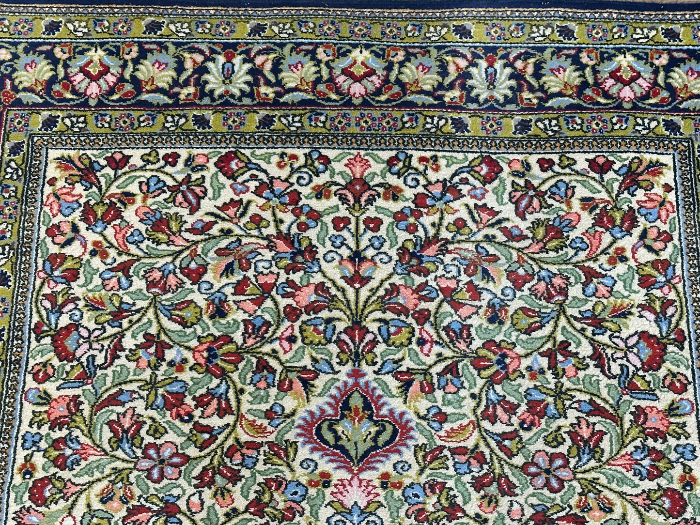 Orientteppich handgeknüpft Ghom Korkwolle 160x105 cm