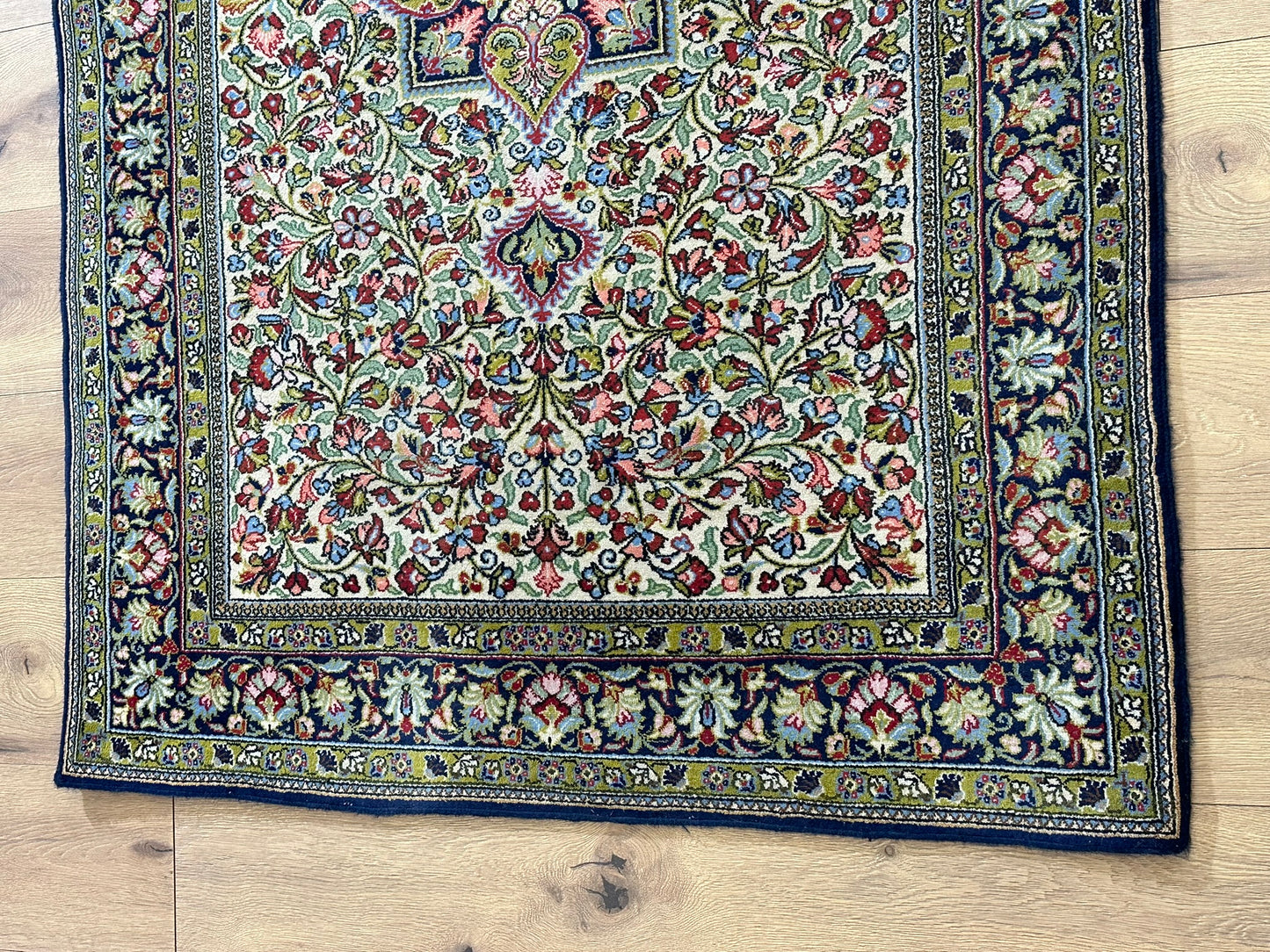 Orientteppich handgeknüpft Ghom Korkwolle 160x105 cm