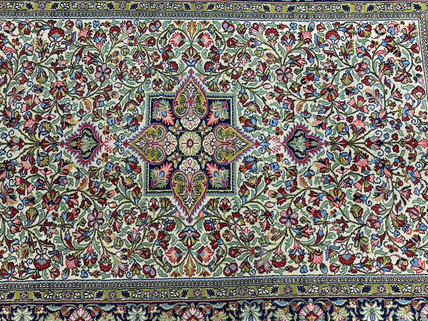 Orientteppich handgeknüpft Ghom Korkwolle 160x105 cm
