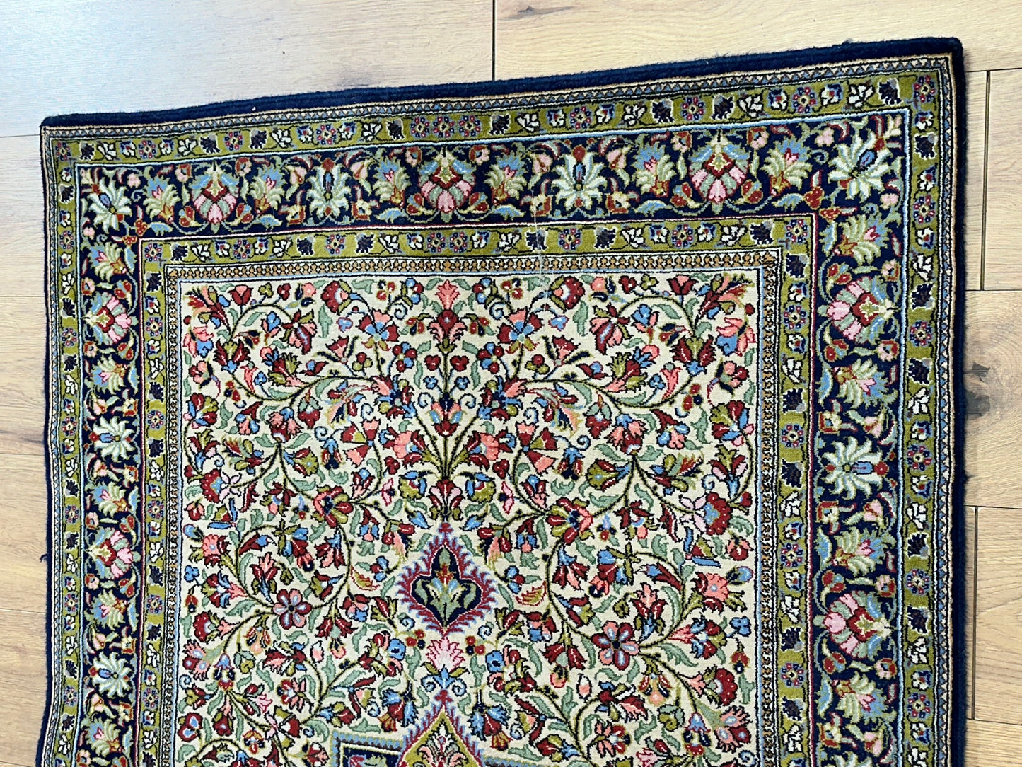 Orientteppich handgeknüpft Ghom Korkwolle 160x105 cm