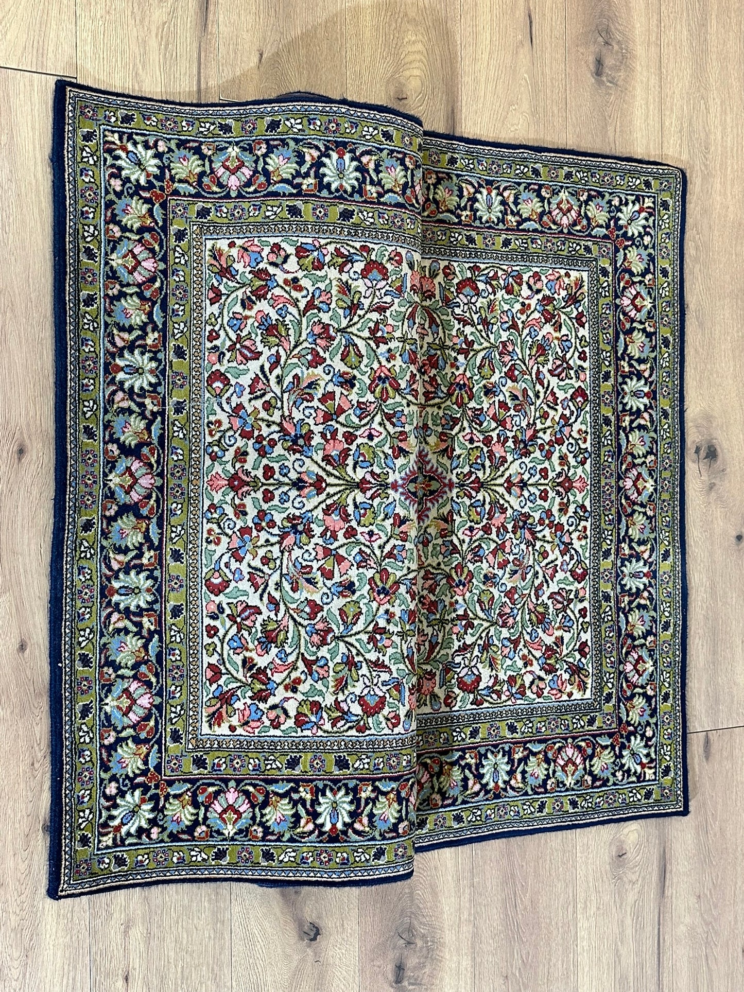 Orientteppich handgeknüpft Ghom Korkwolle 160x105 cm