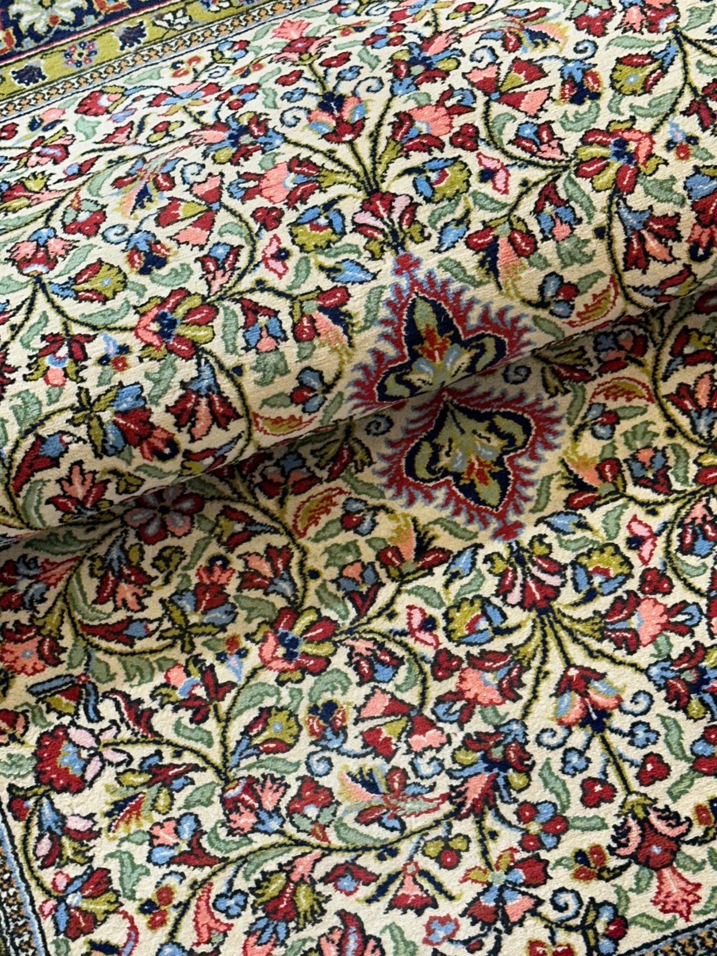 Orientteppich handgeknüpft Ghom Korkwolle 160x105 cm