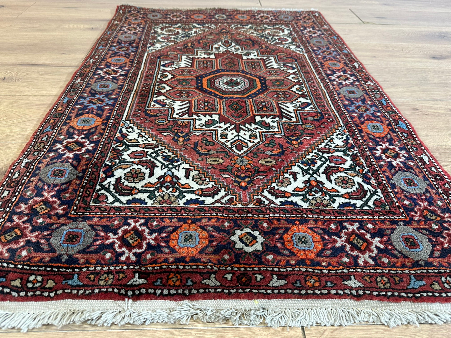 Orientteppich handgeknüpft Bidjar 125x80 cm