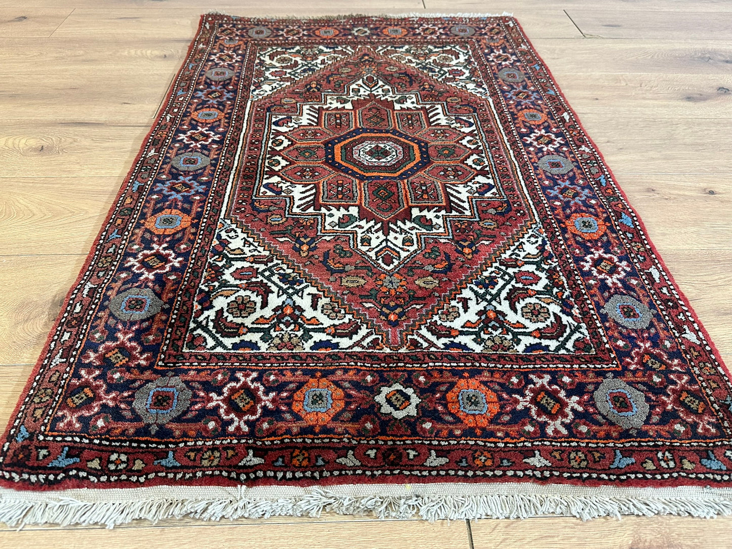 Orientteppich handgeknüpft Bidjar 125x80 cm