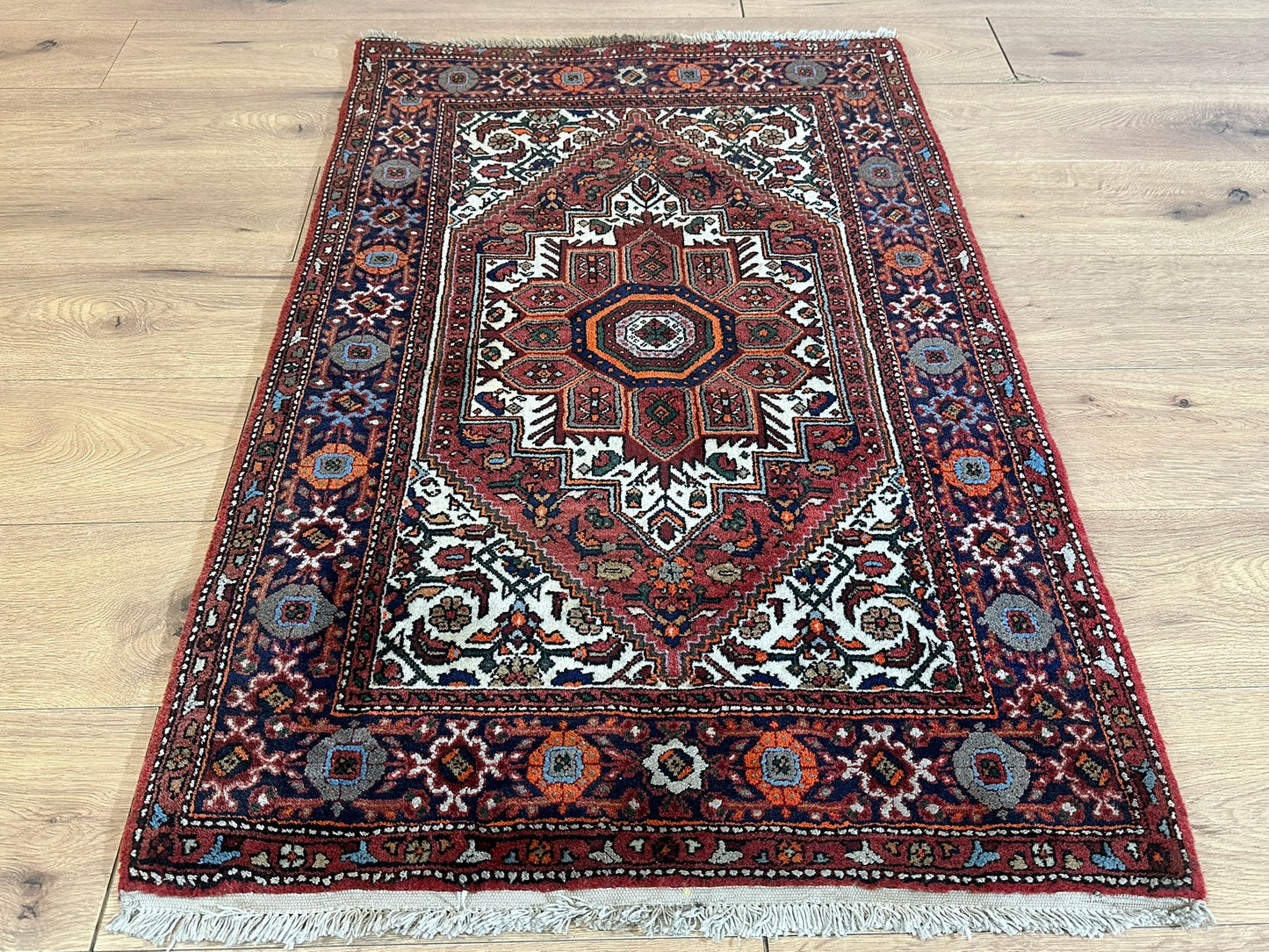Orientteppich handgeknüpft Bidjar 125x80 cm