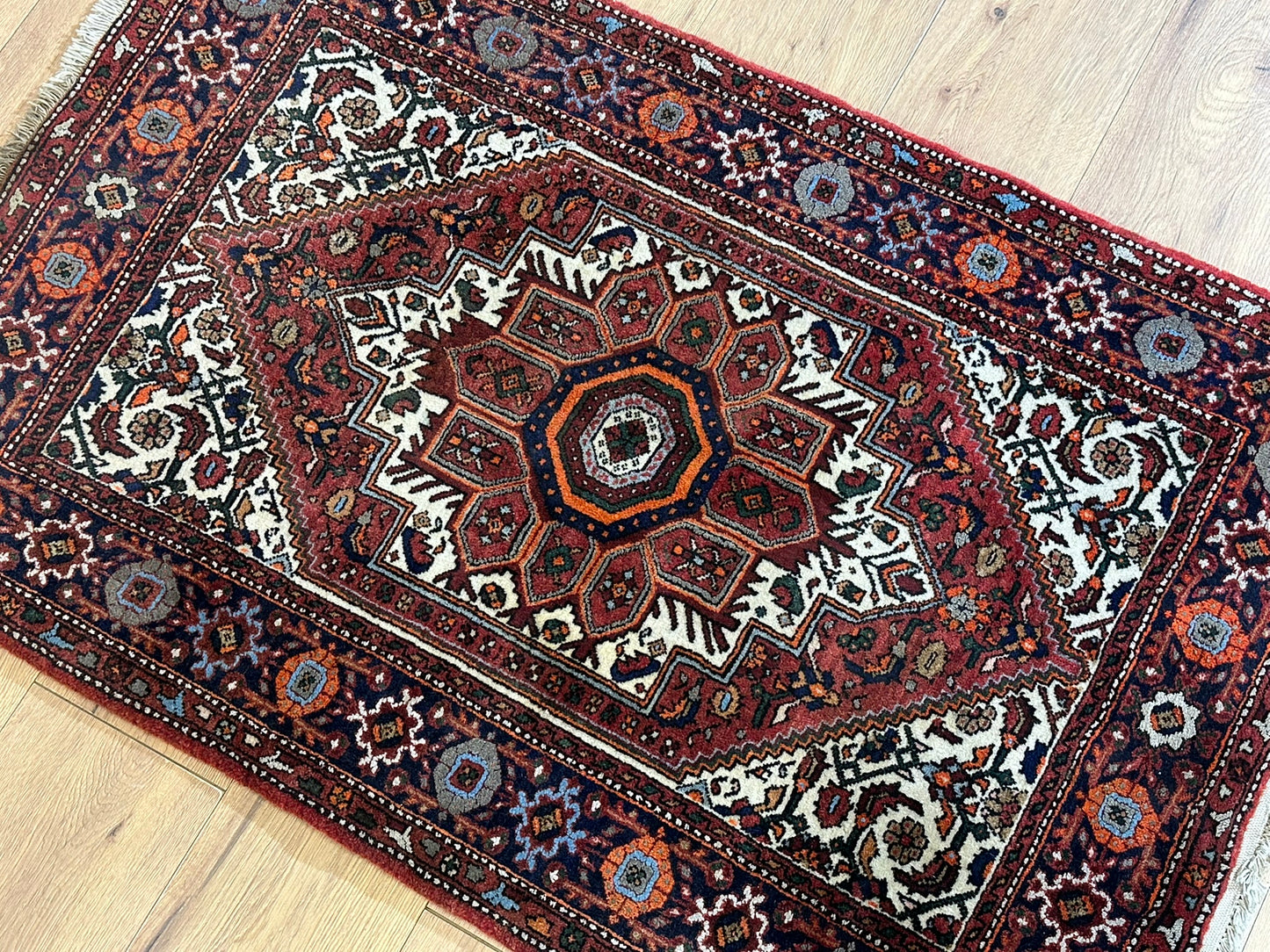 Orientteppich handgeknüpft Bidjar 125x80 cm