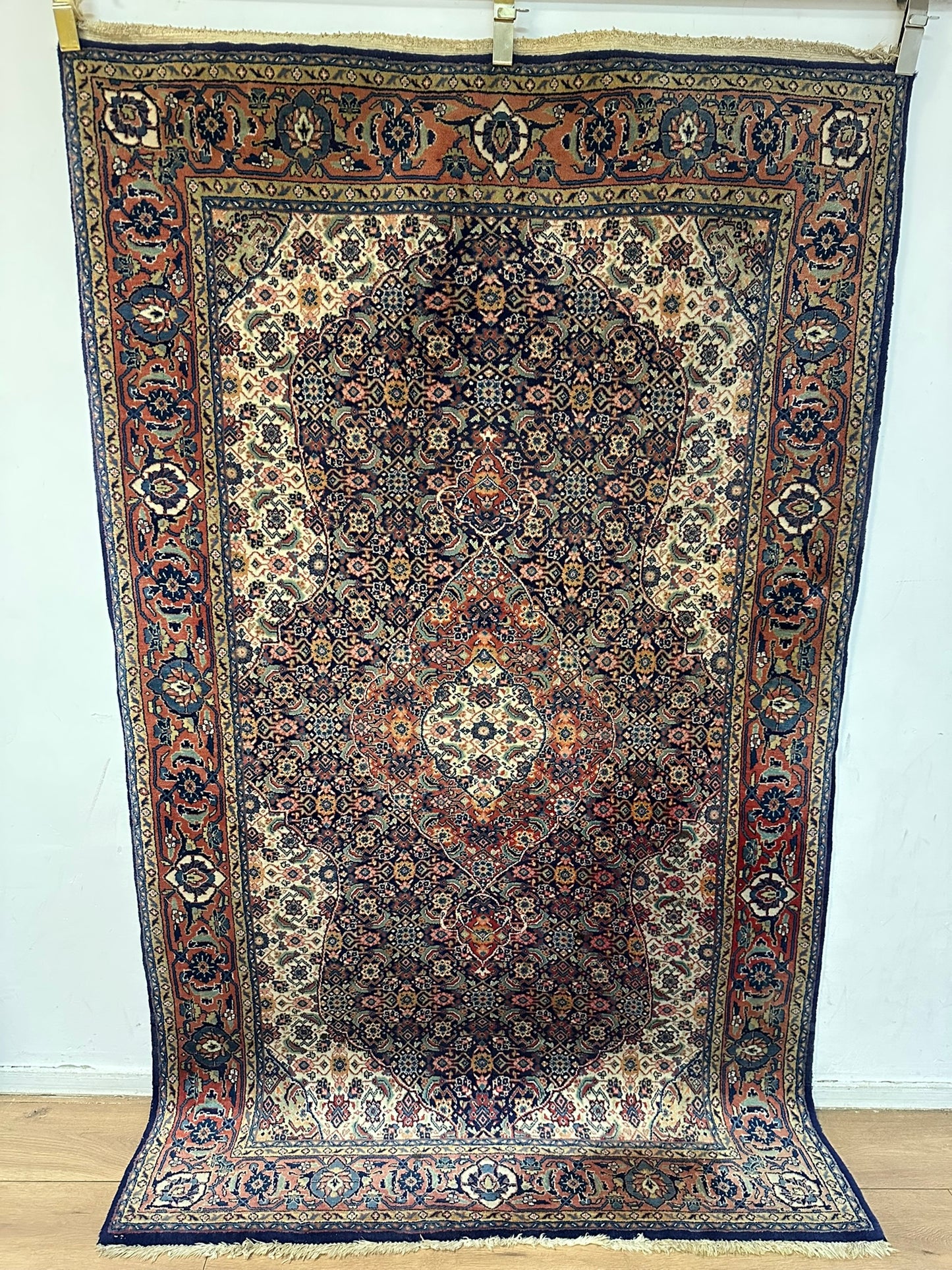 Orientteppich handgeknüpft Täbriz 215x133 cm Mahi Korkwolle