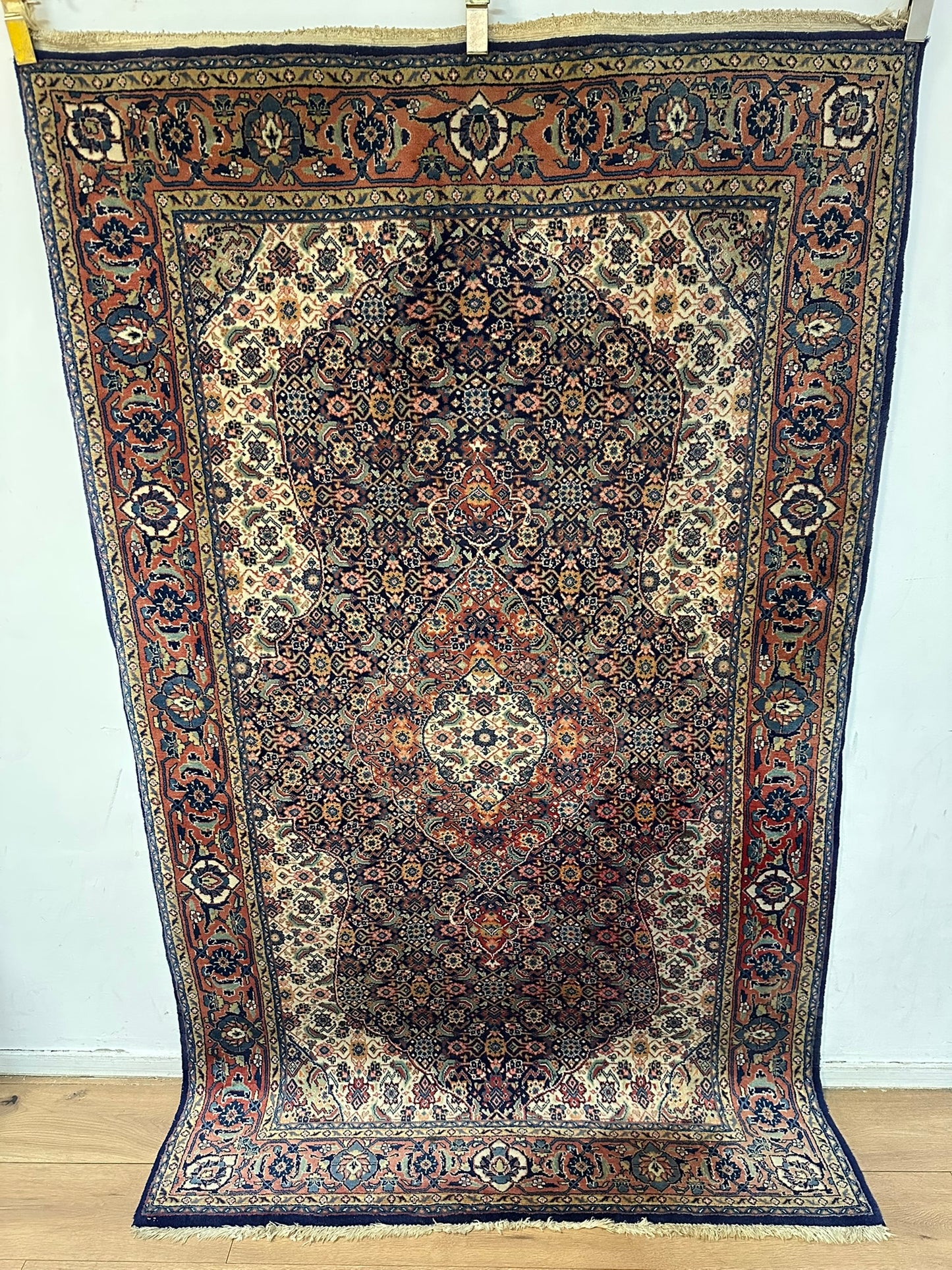 Orientteppich handgeknüpft Täbriz 215x133 cm Mahi Korkwolle