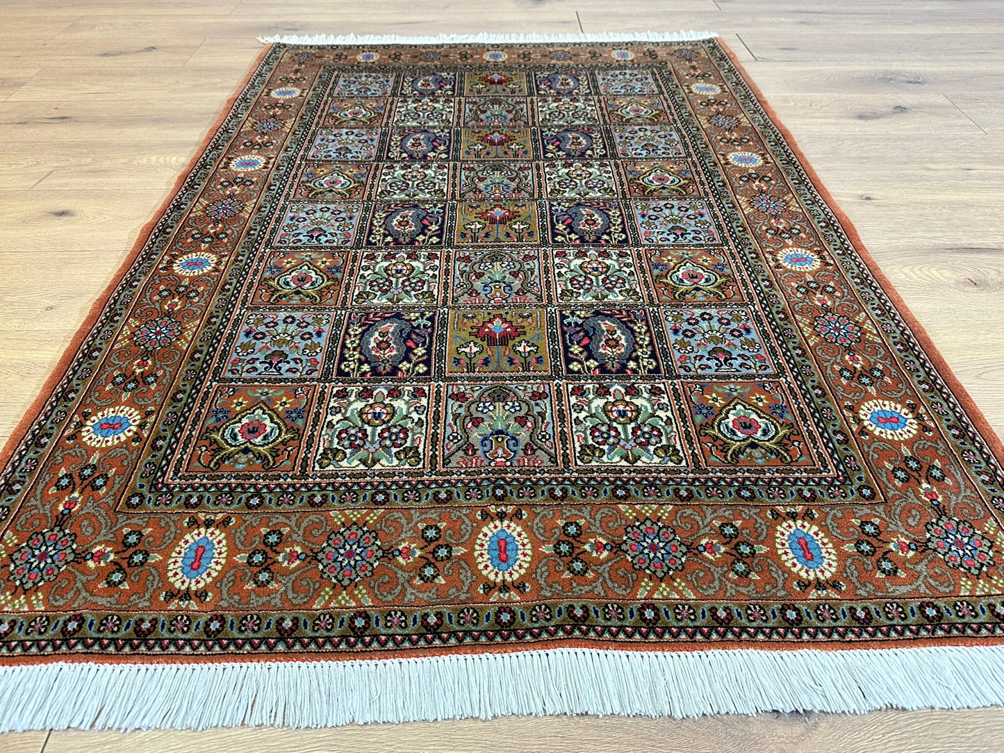Orientteppich handgeknüpft Ghom Felder Korkwolle 155x110 cm