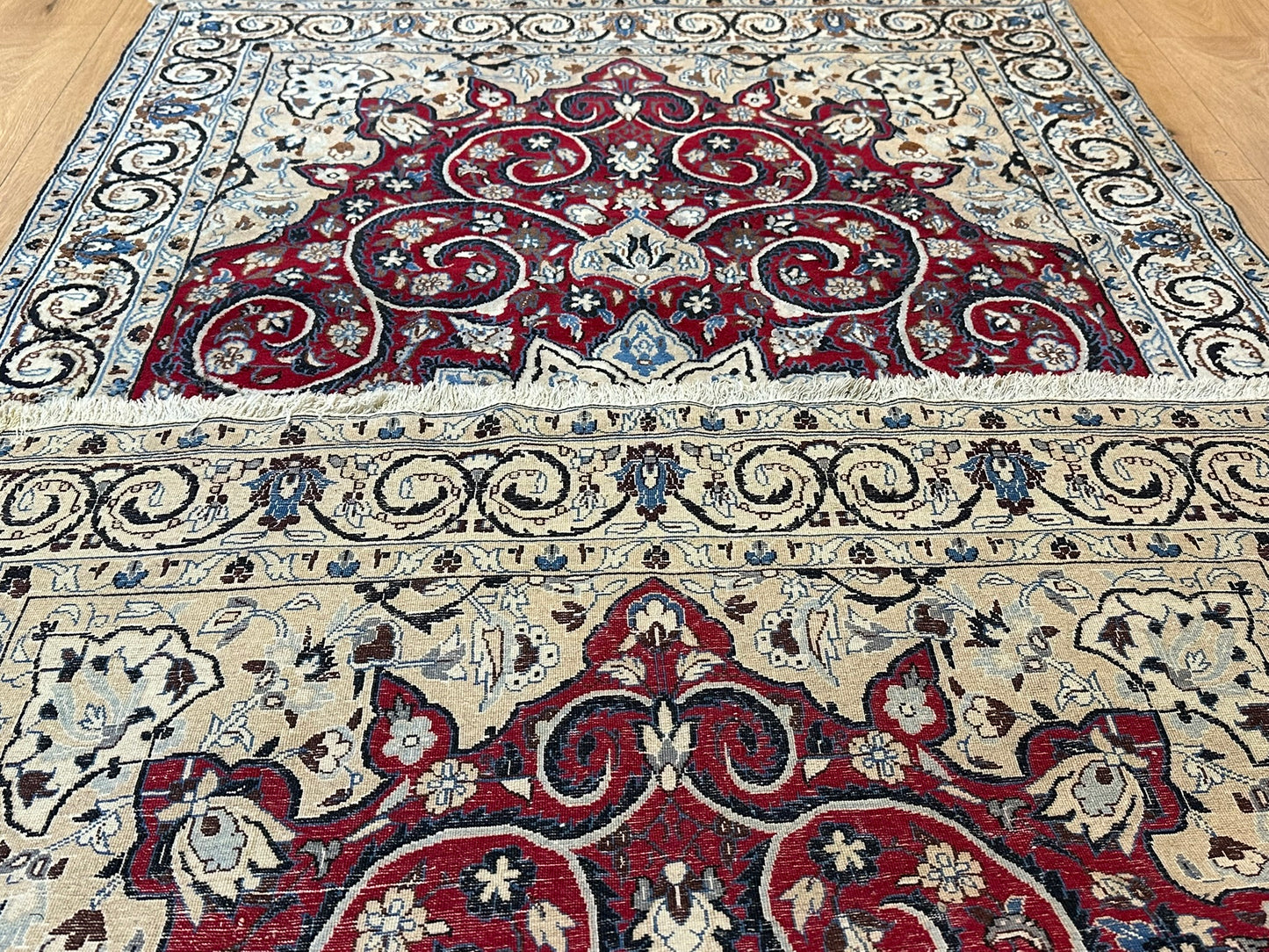 Orientteppich handgeknüpft Nain 220x127 cm mit Seide