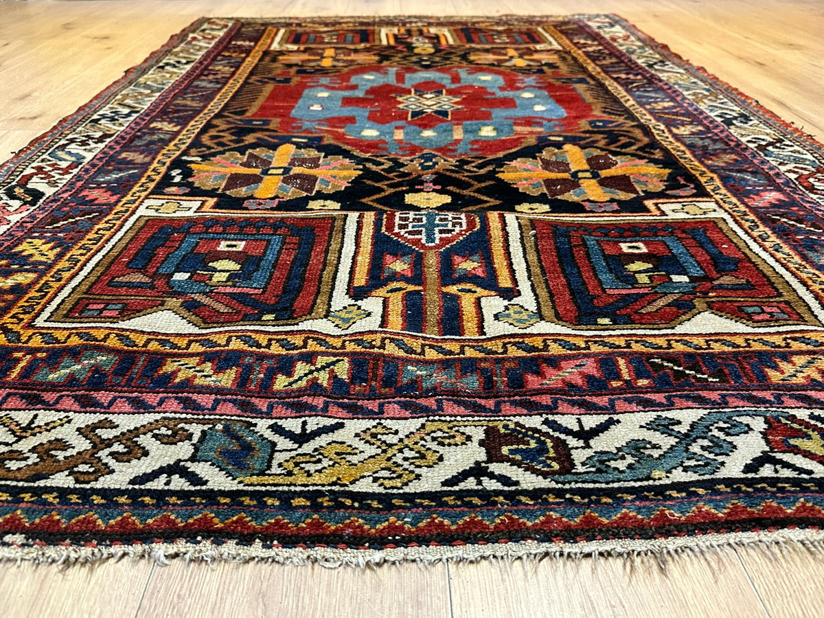 Antiker Orientteppich handgeknüpft Bachtiar Wolle 215x135 cm