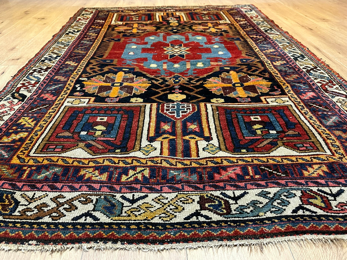 Antiker Orientteppich handgeknüpft Bachtiar Wolle 215x135 cm