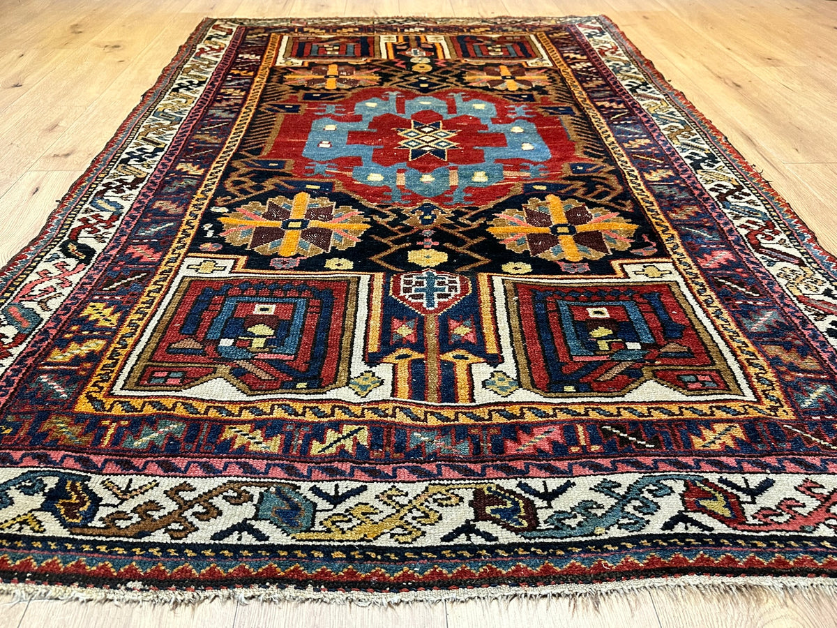 Antiker Orientteppich handgeknüpft Bachtiar Wolle 215x135 cm